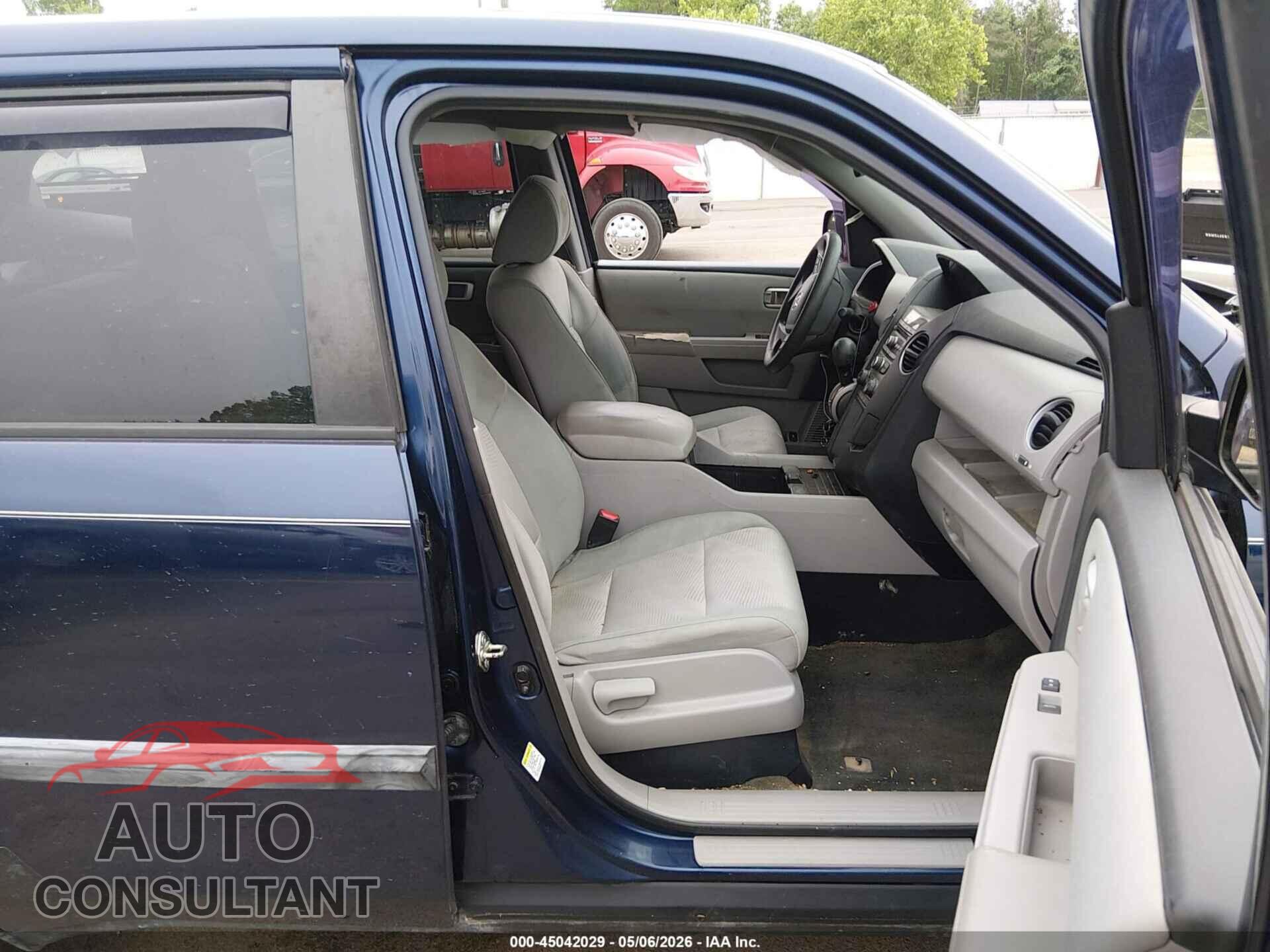 HONDA PILOT 2015 - 5FNYF4H21FB001408
