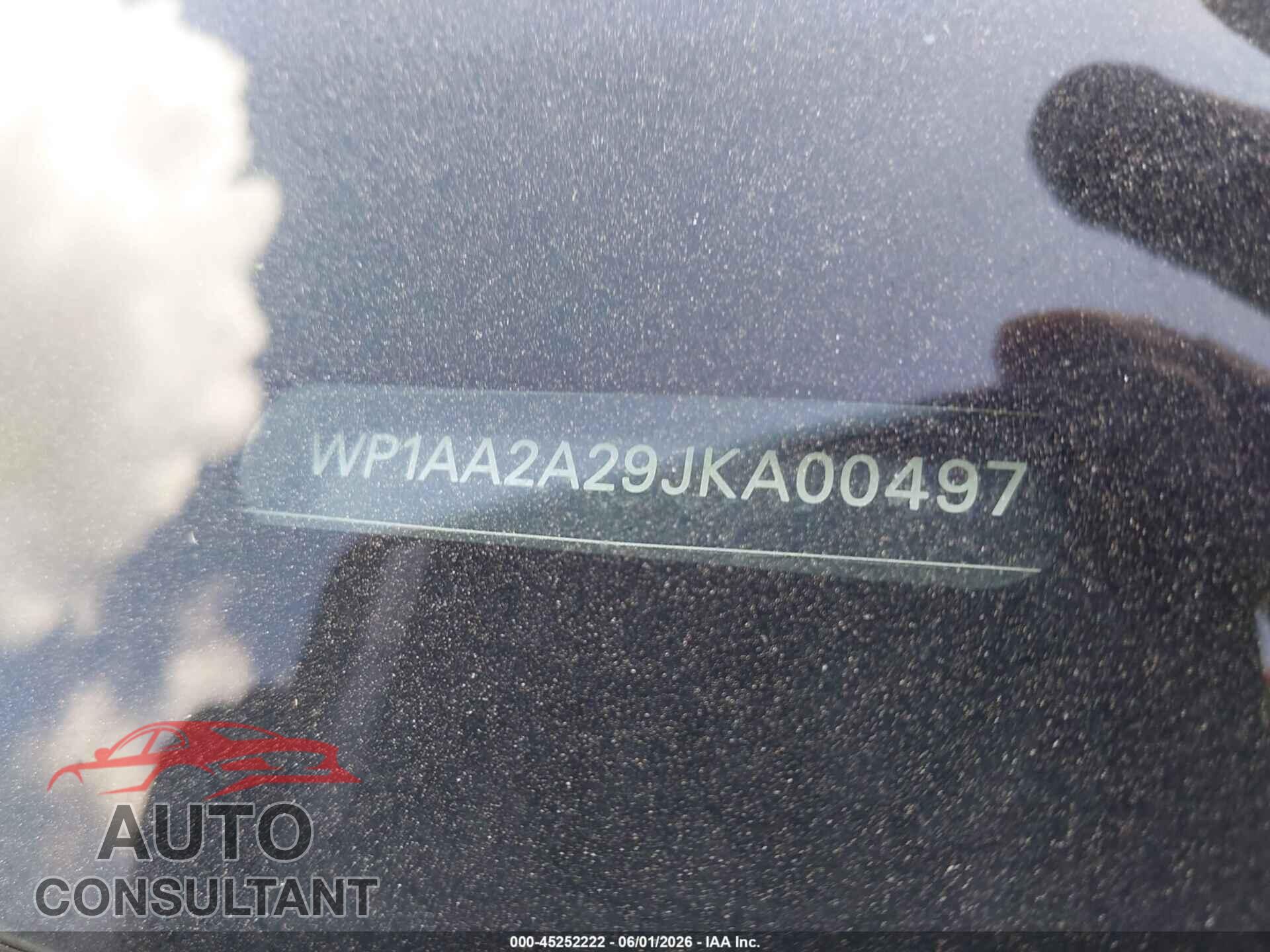 PORSCHE CAYENNE 2018 - WP1AA2A29JKA00497