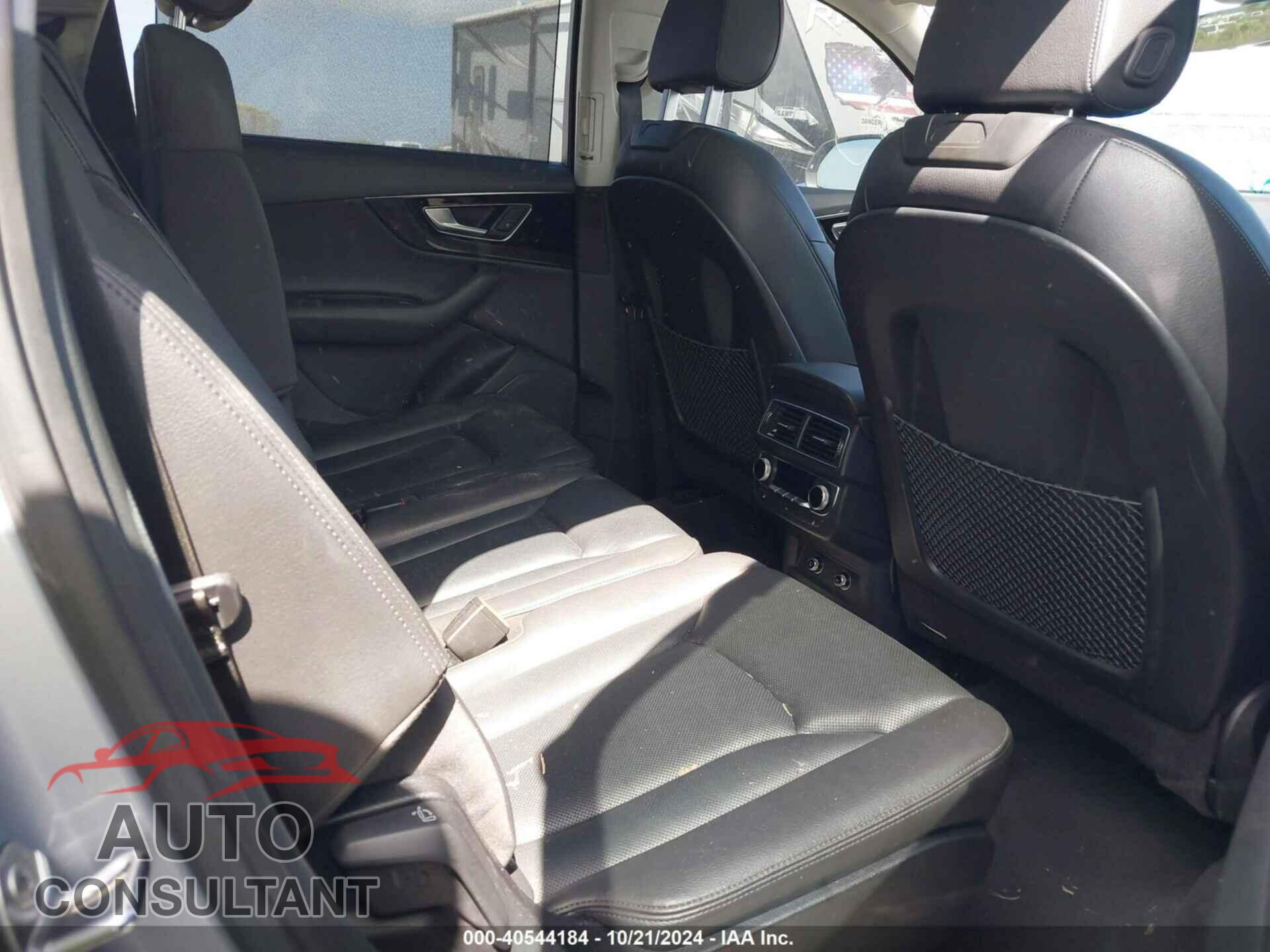 AUDI Q7 2019 - WA1LAAF73KD001105