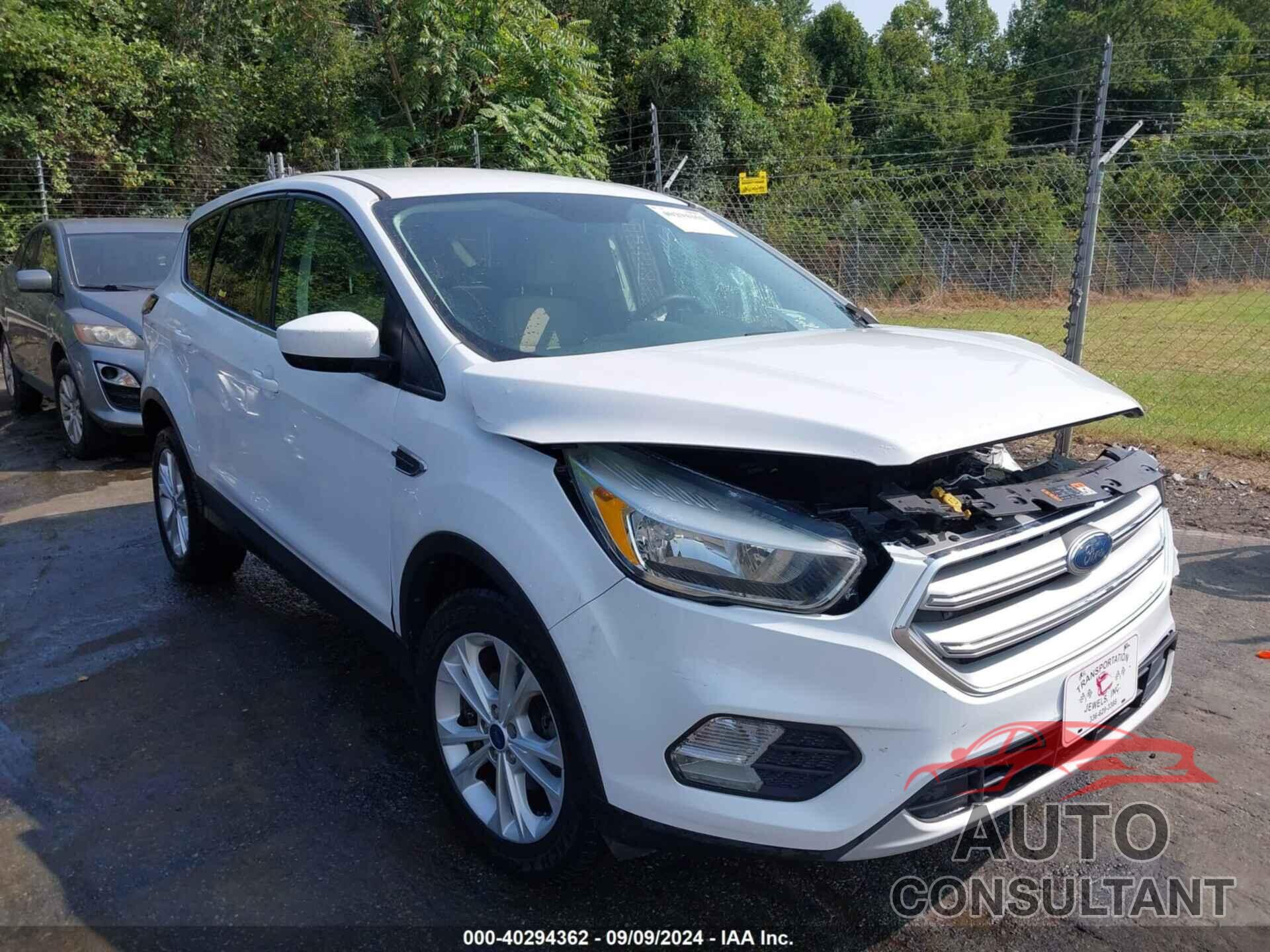 FORD ESCAPE 2017 - 1FMCU0GD7HUC06670