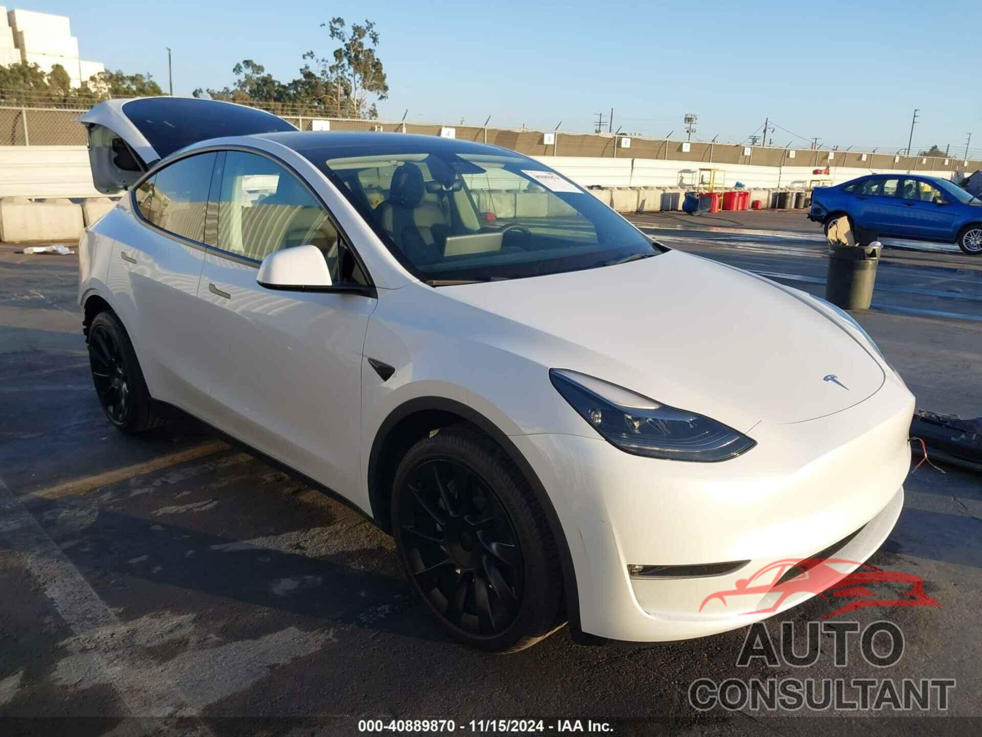 TESLA MODEL Y 2023 - 7SAYGAEEXPF699113