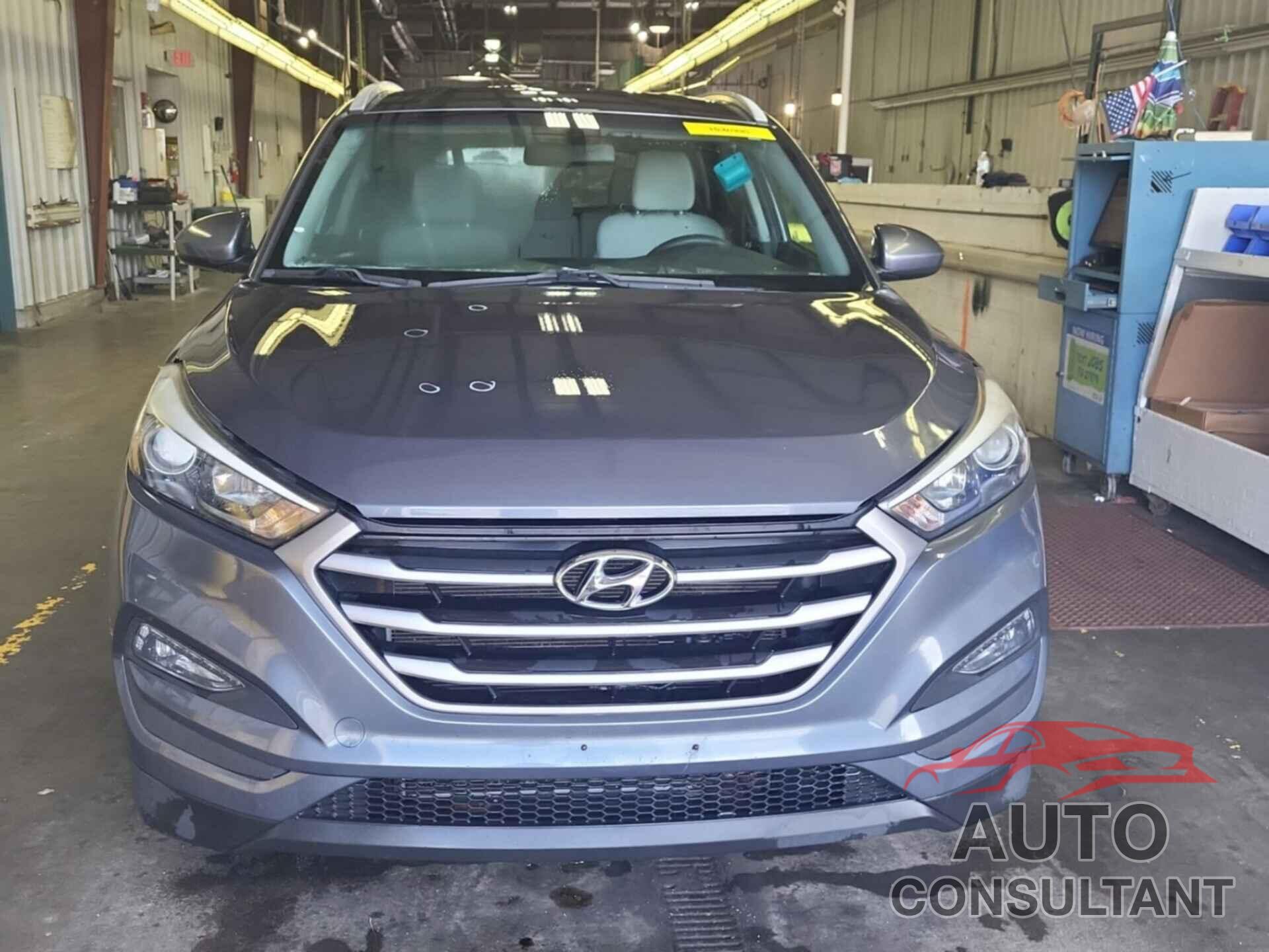 HYUNDAI TUCSON 2017 - KM8J3CA47HU437590