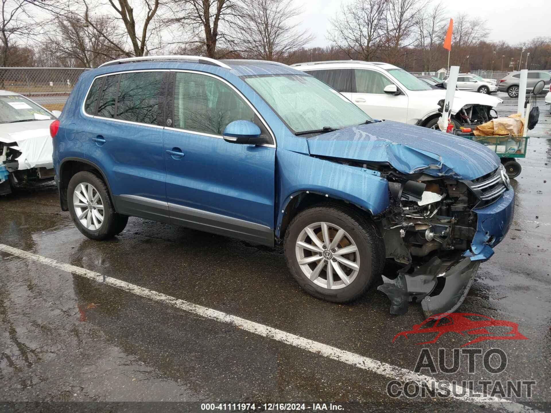 VOLKSWAGEN TIGUAN 2017 - WVGSV7AX9HK007880