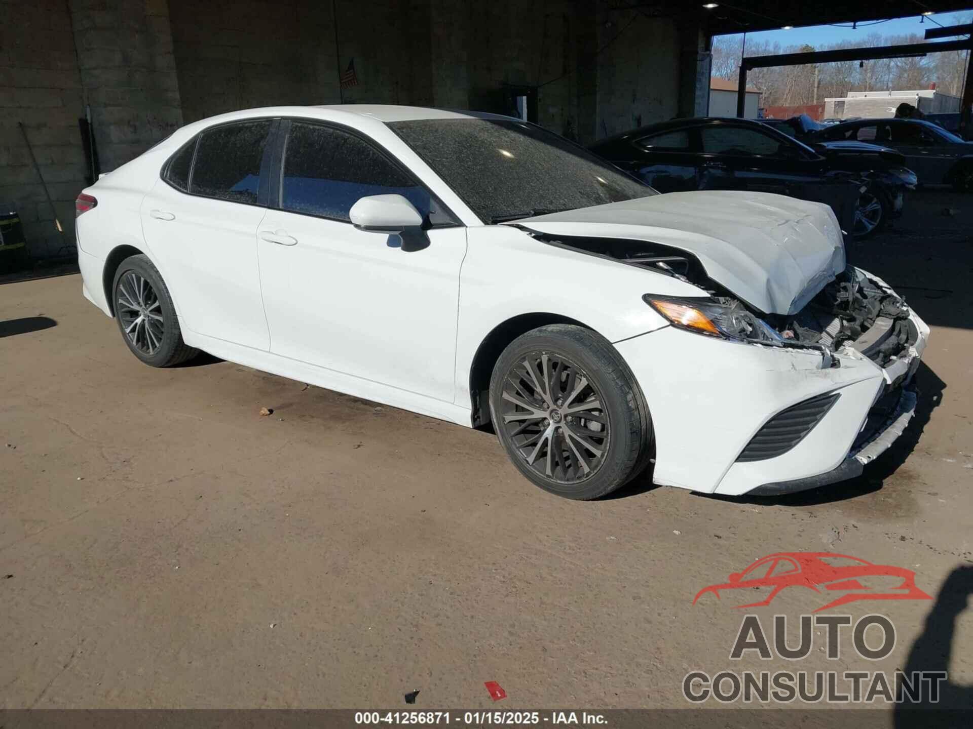 TOYOTA CAMRY 2018 - 4T1B11HK1JU672995