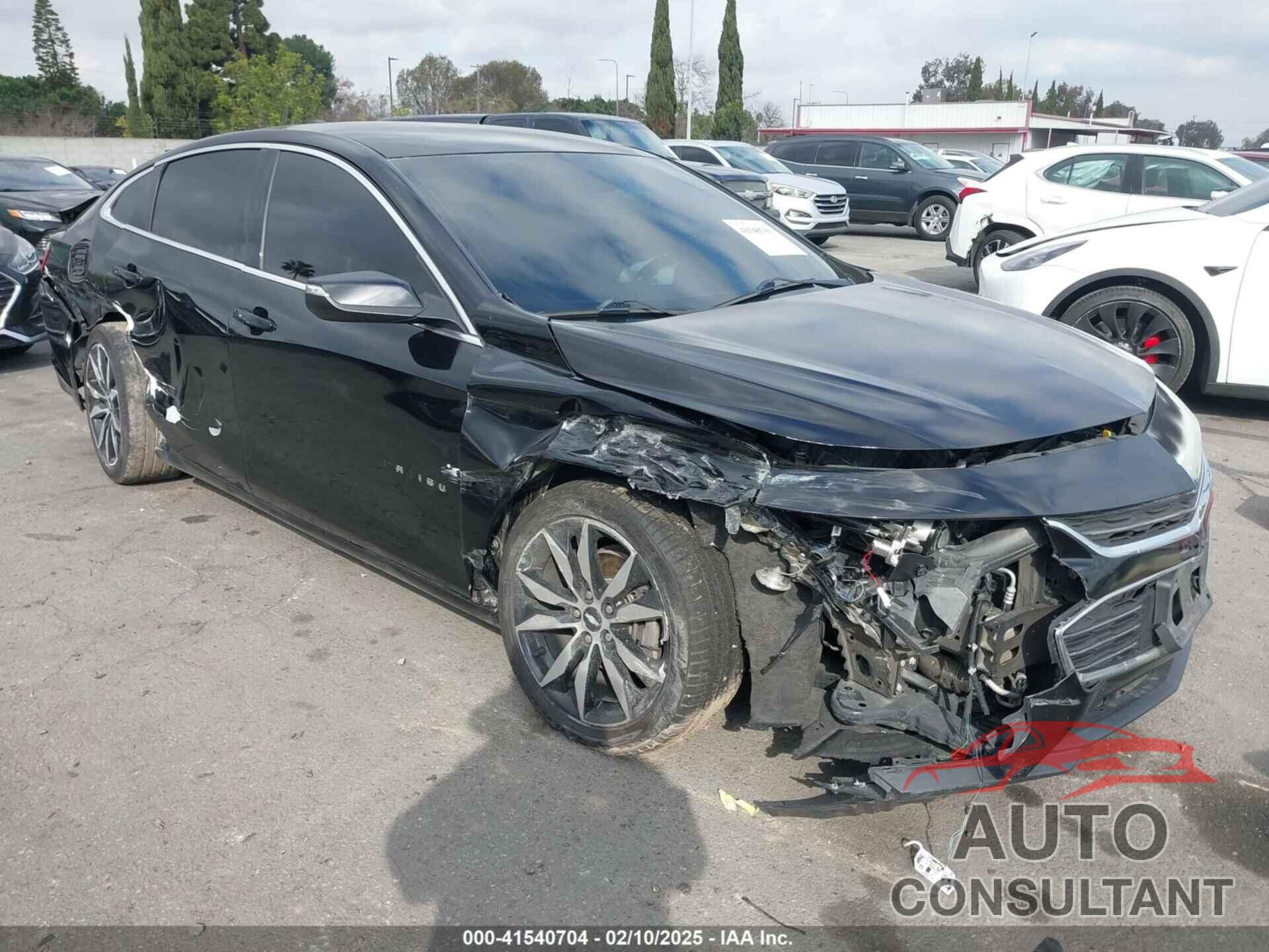 CHEVROLET MALIBU 2018 - 1G1ZD5ST1JF290630