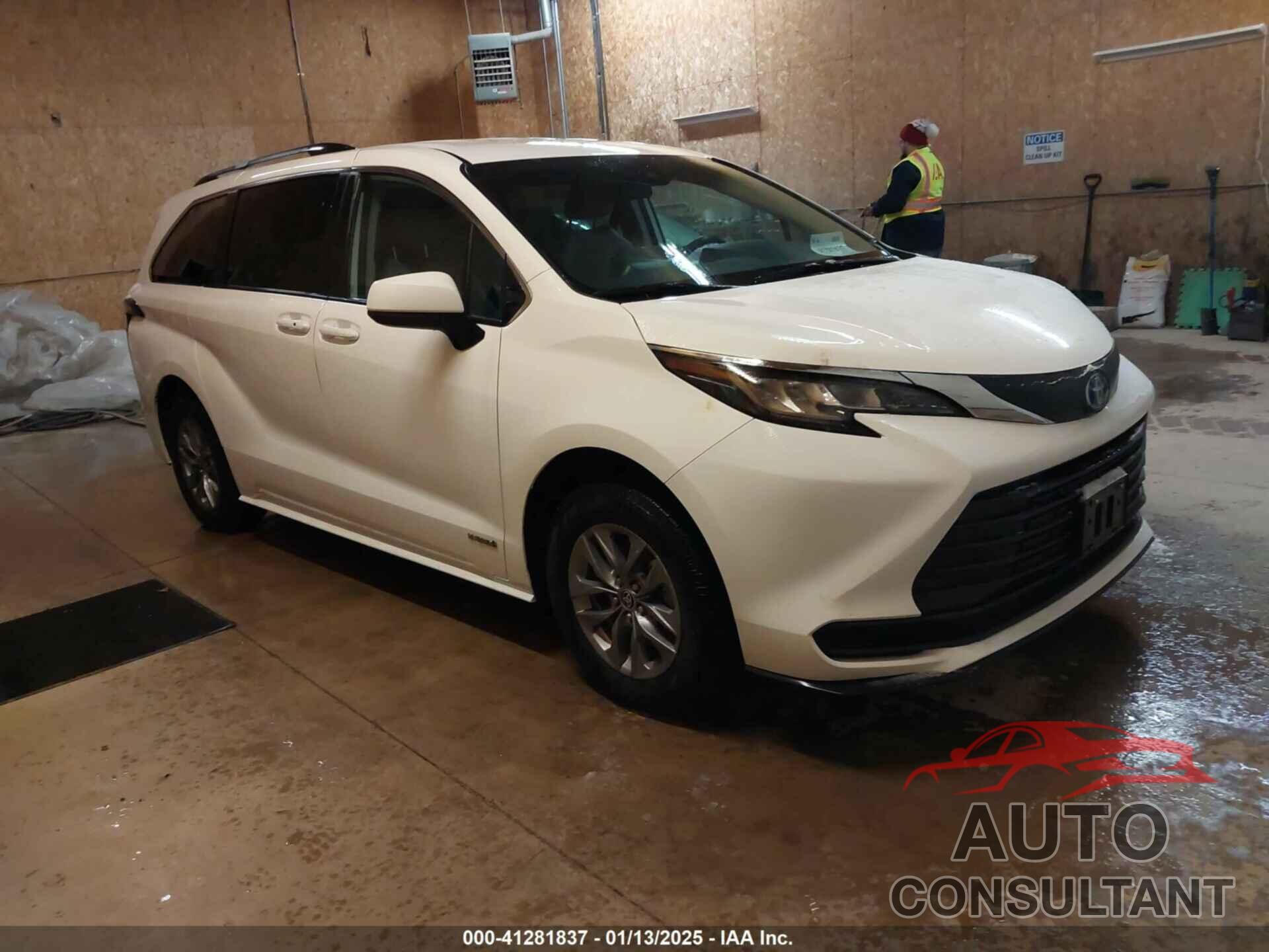 TOYOTA SIENNA 2021 - 5TDKSKFC4MS037877