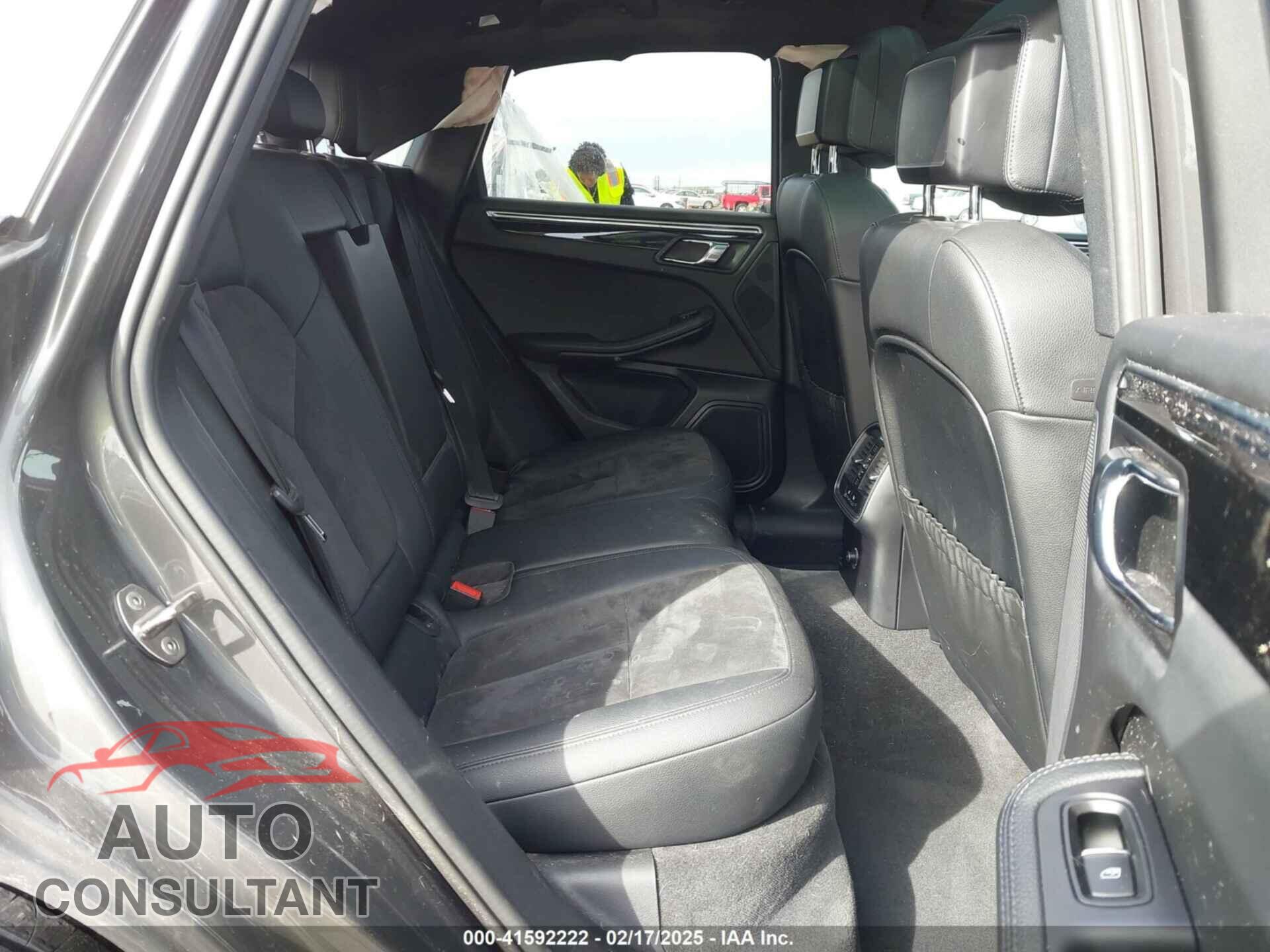 PORSCHE MACAN 2016 - WP1AB2A56GLB45913