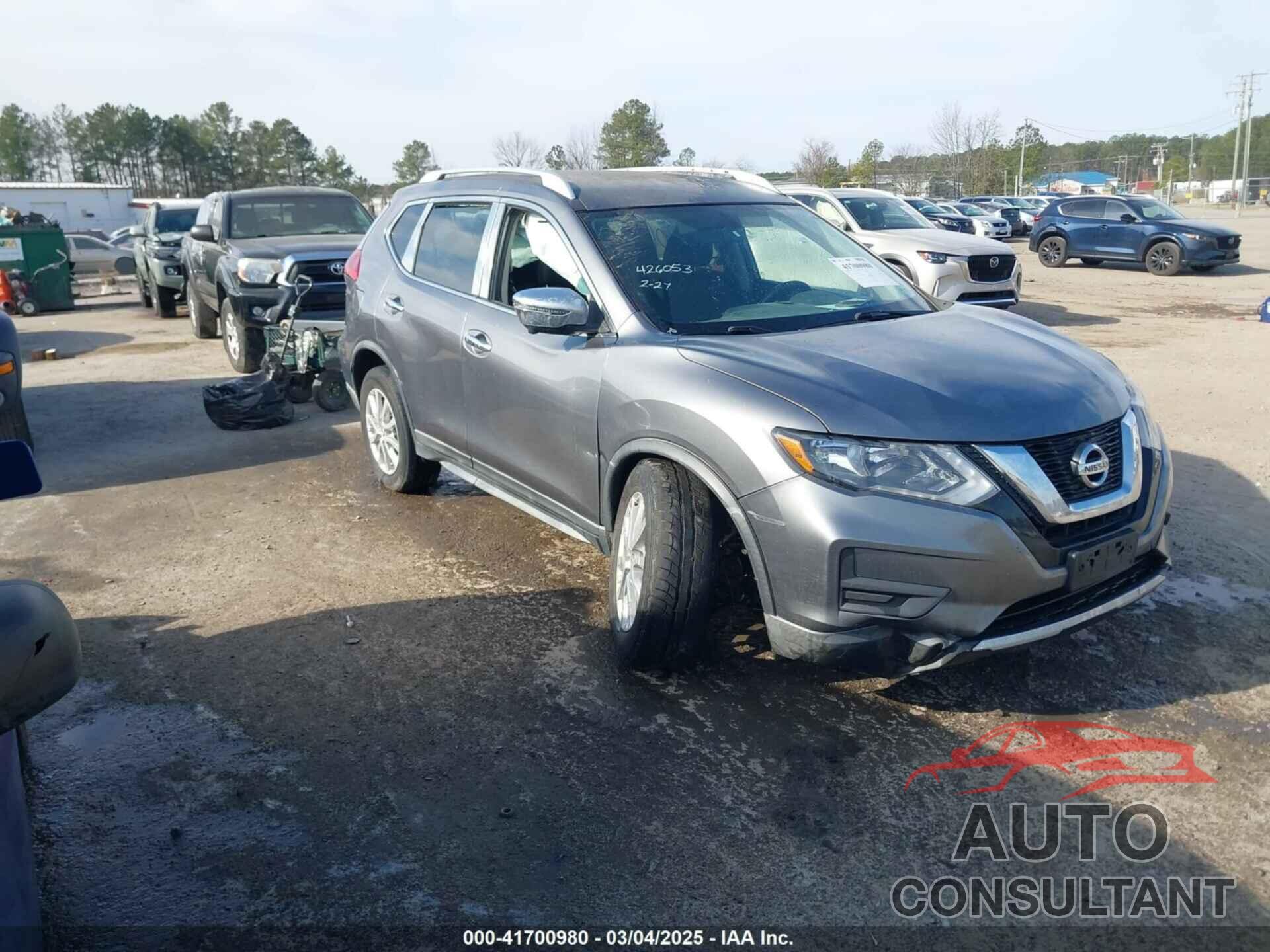 NISSAN ROGUE 2017 - KNMAT2MT0HP568120