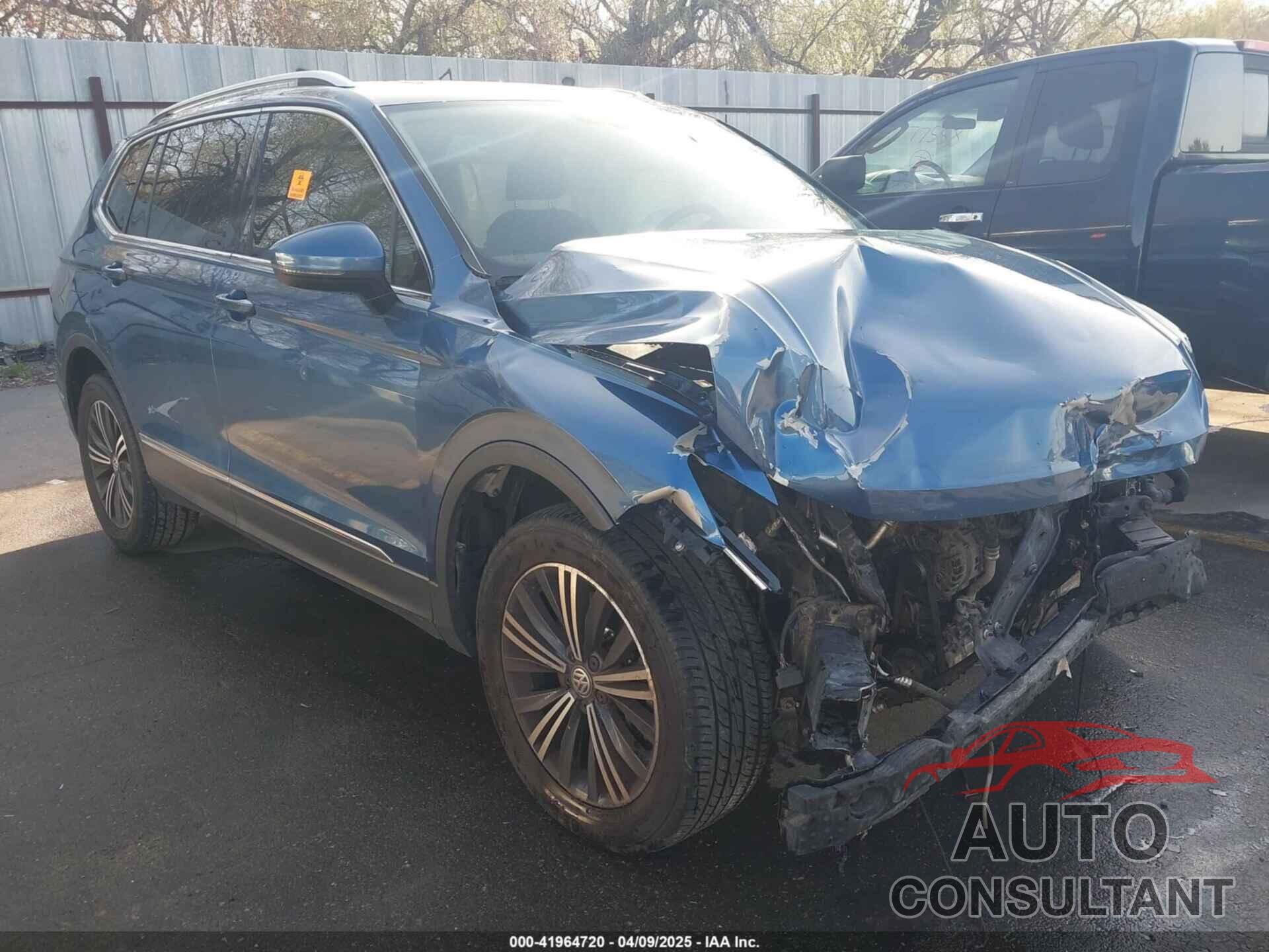 VOLKSWAGEN TIGUAN 2018 - 3VV2B7AX7JM036291
