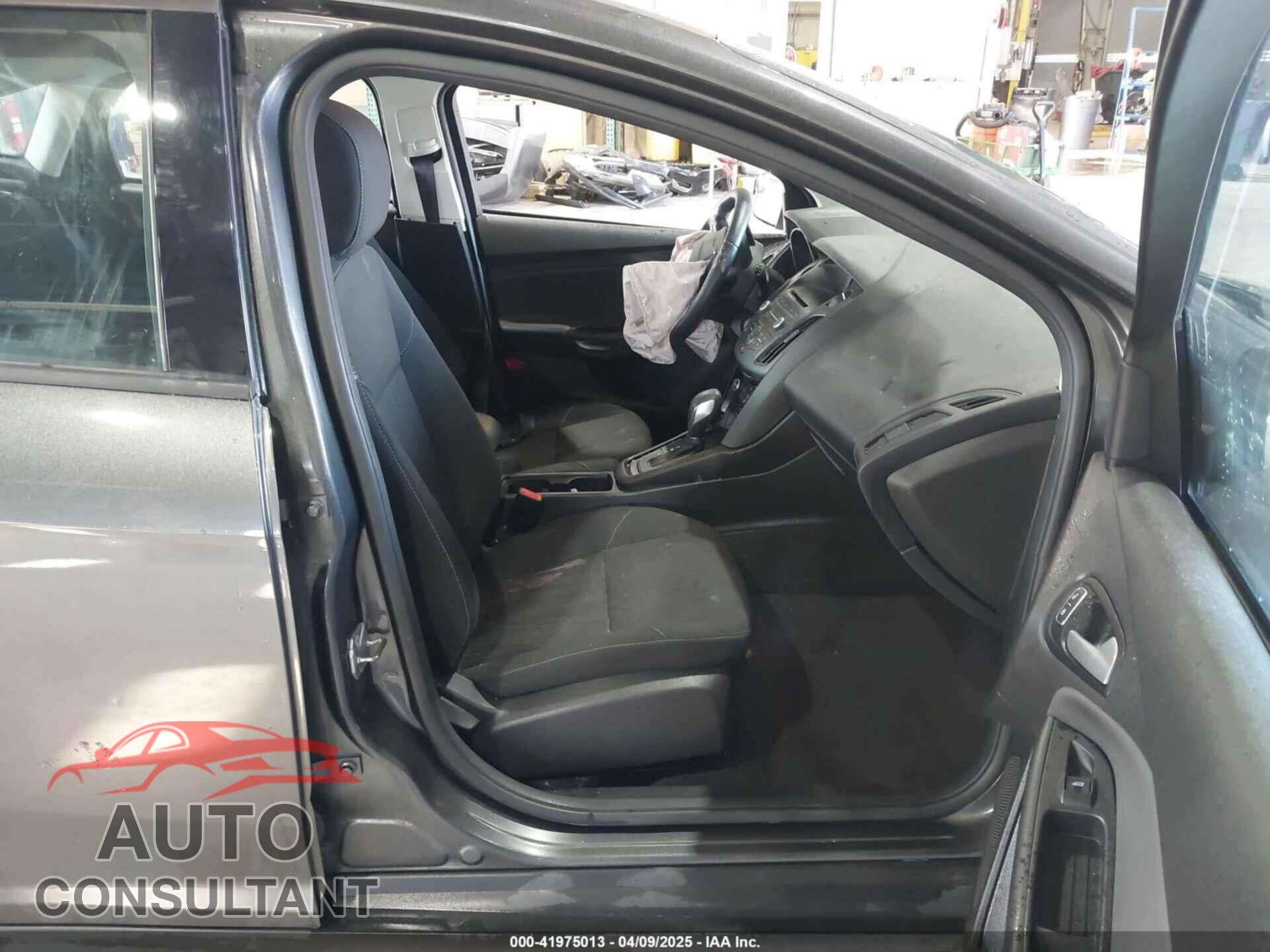 FORD FOCUS 2017 - 1FADP3F29HL220440