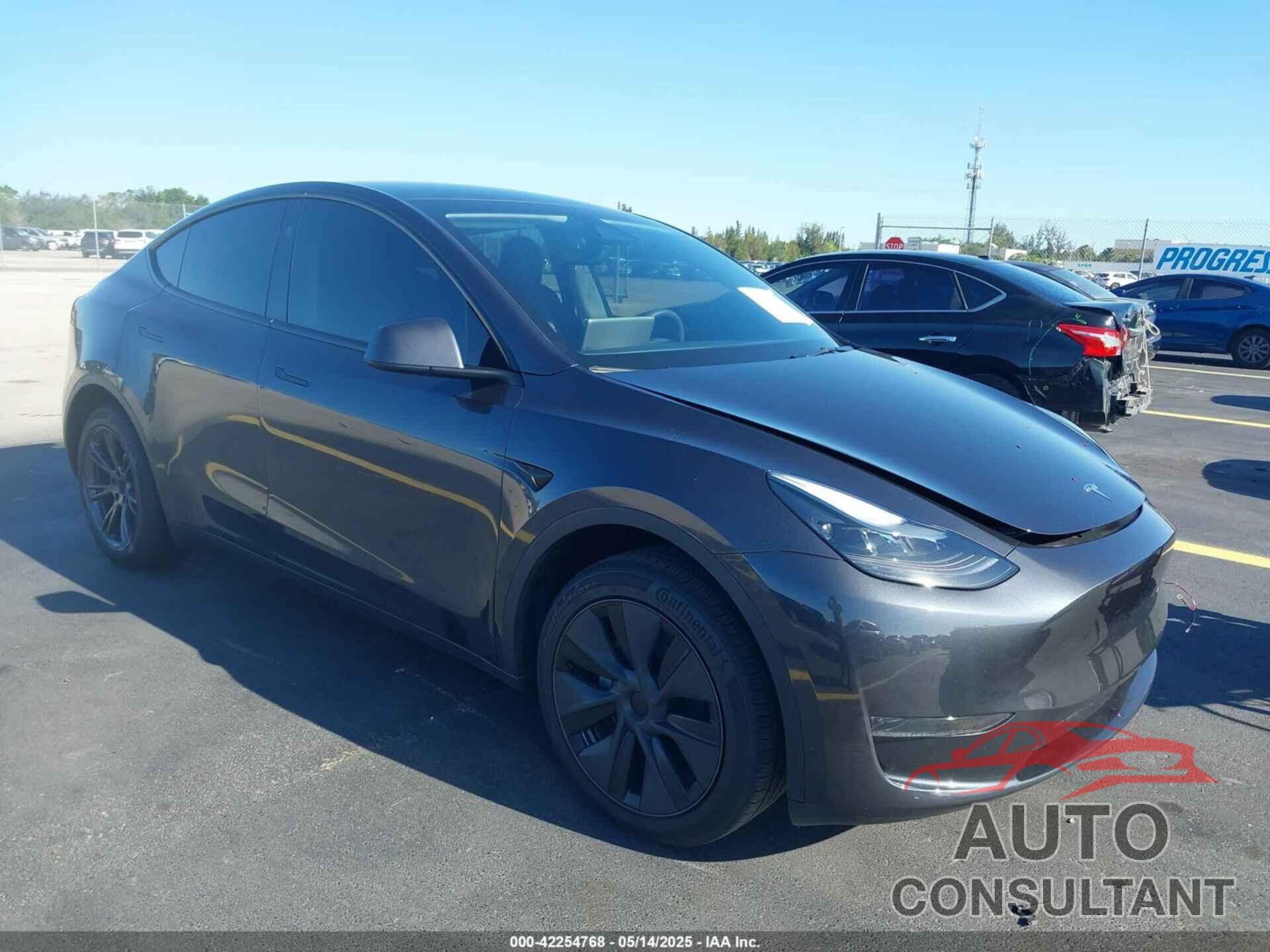 TESLA MODEL Y 2025 - 7SAYGDEDXSF226619