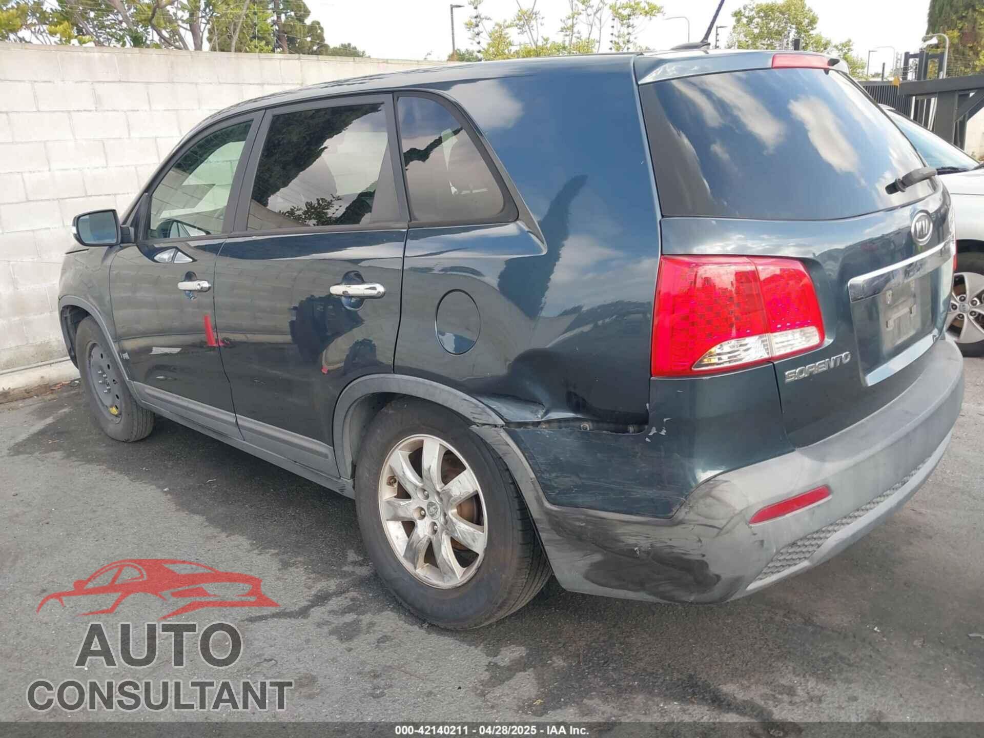 KIA SORENTO 2011 - 5XYKT3A10BG033392