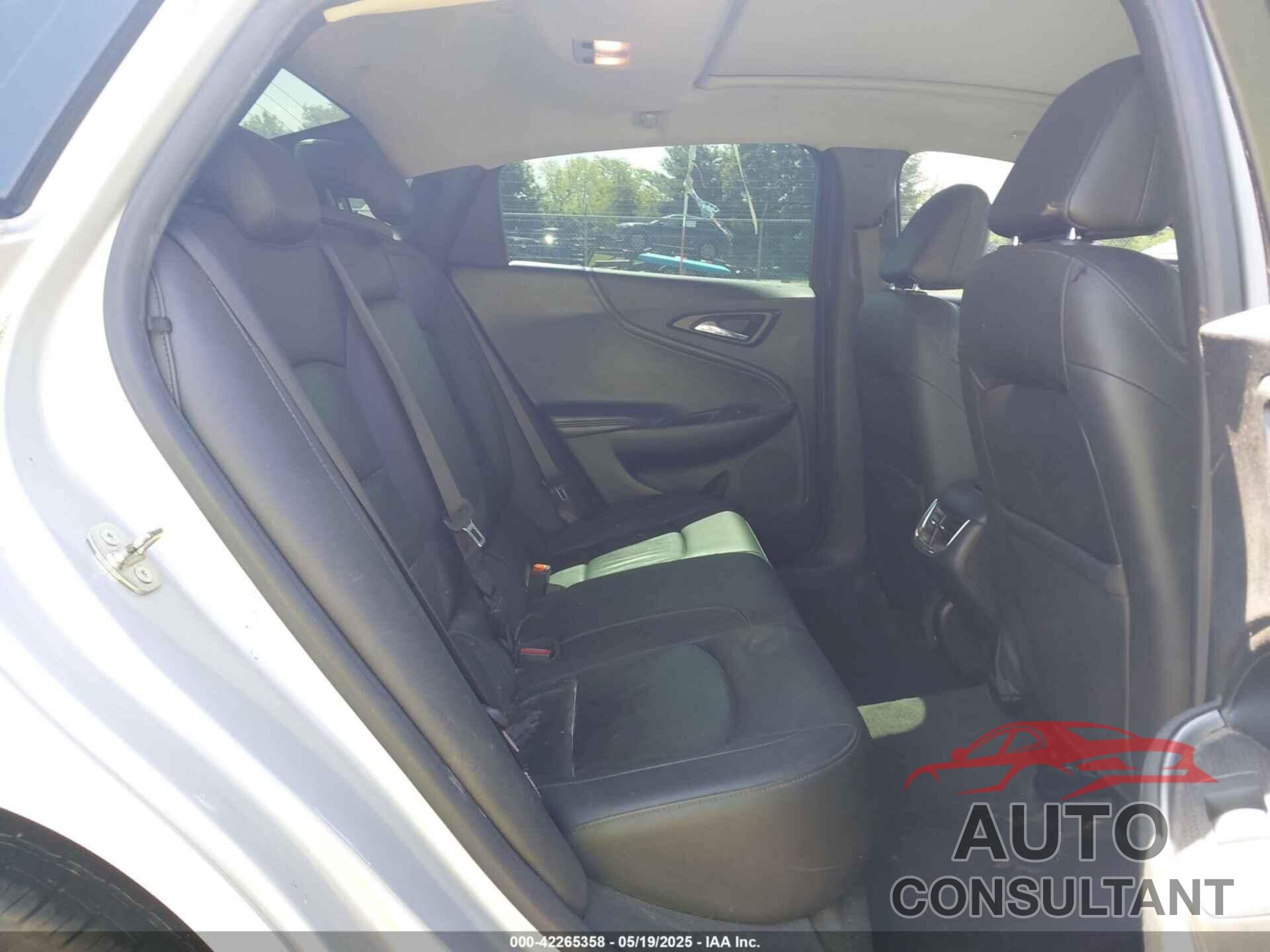 CHEVROLET MALIBU 2019 - 1G1ZD5ST0KF120020