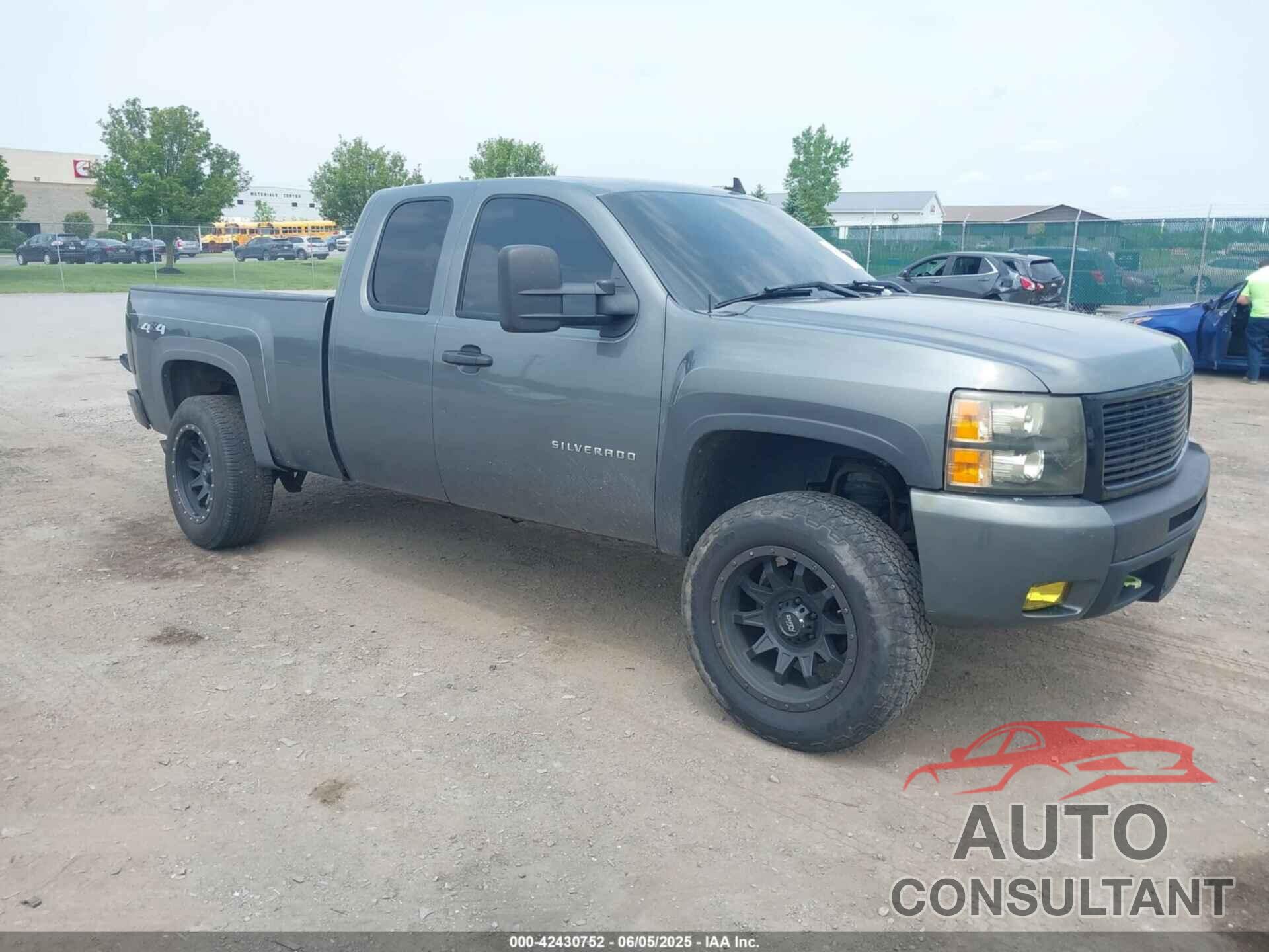 CHEVROLET SILVERADO 1500 2011 - 1GCRKSE35BZ105695
