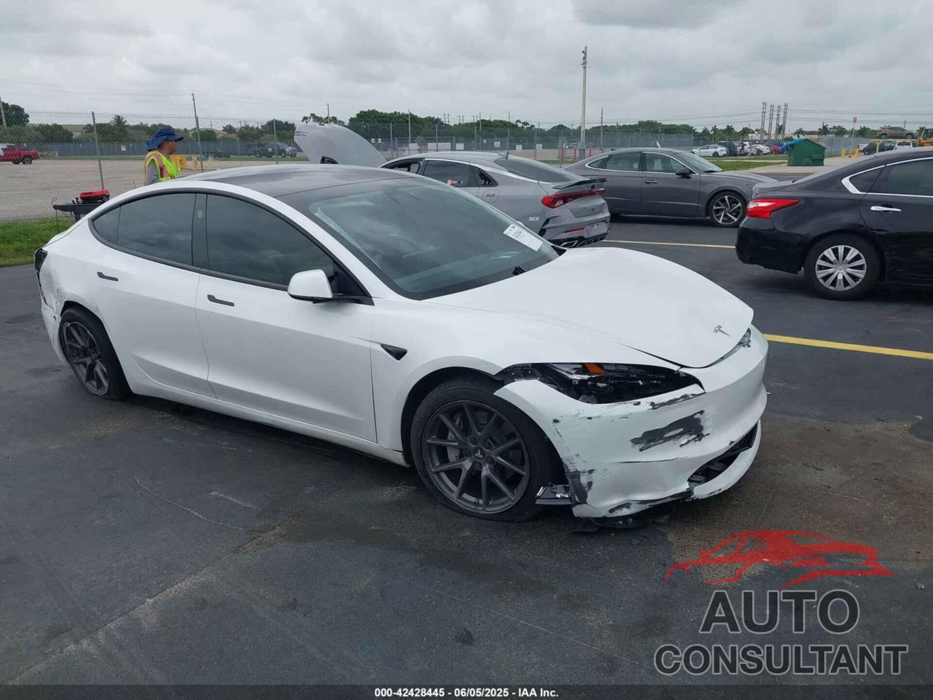 TESLA MODEL 3 2024 - 5YJ3E1EA5RF725209