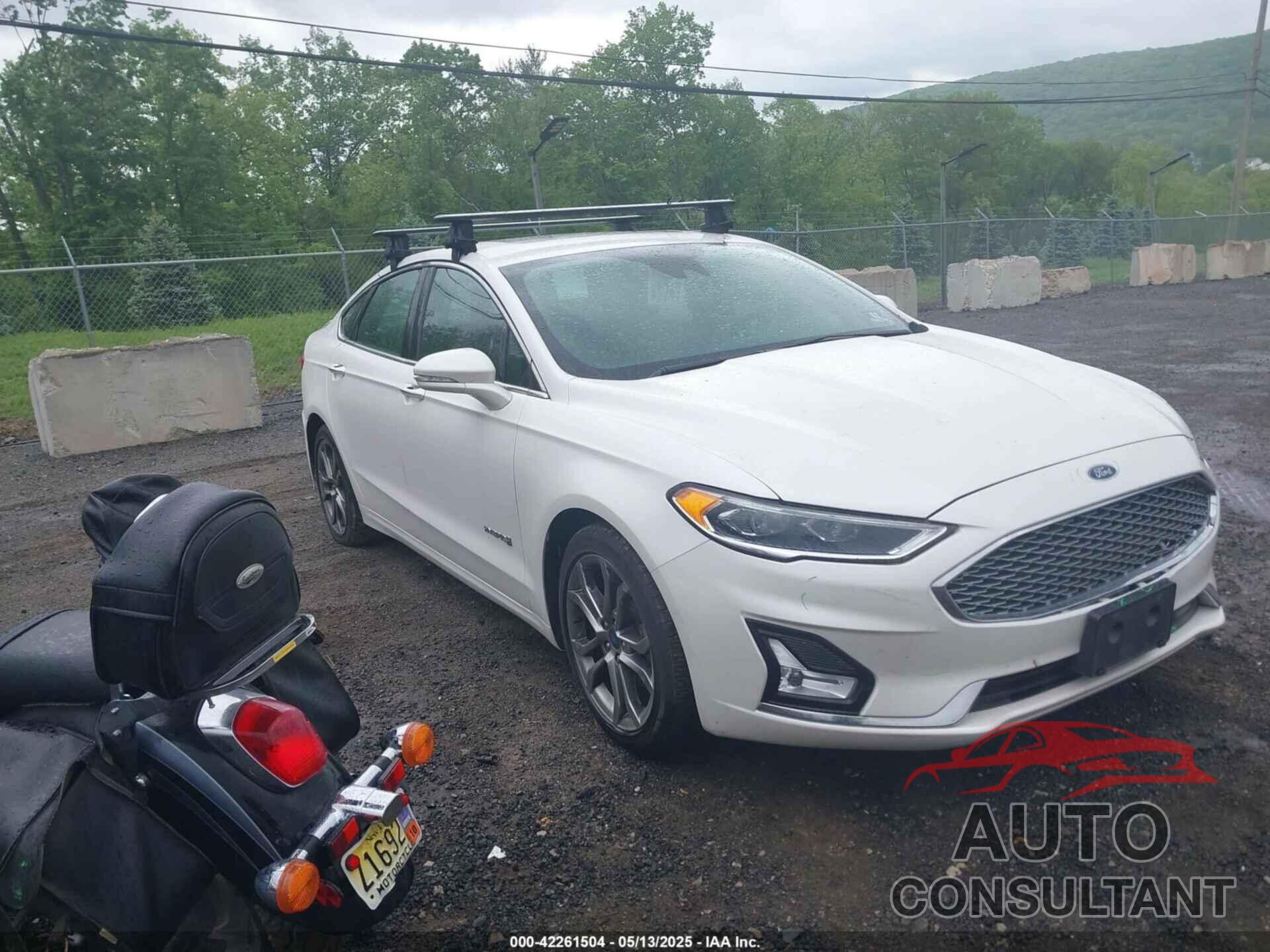 FORD FUSION HYBRID 2019 - 3FA6P0RU8KR208230