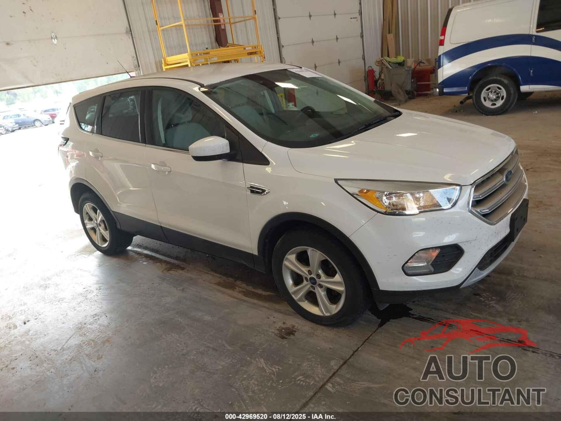 FORD ESCAPE 2017 - 1FMCU0GD3HUD61622