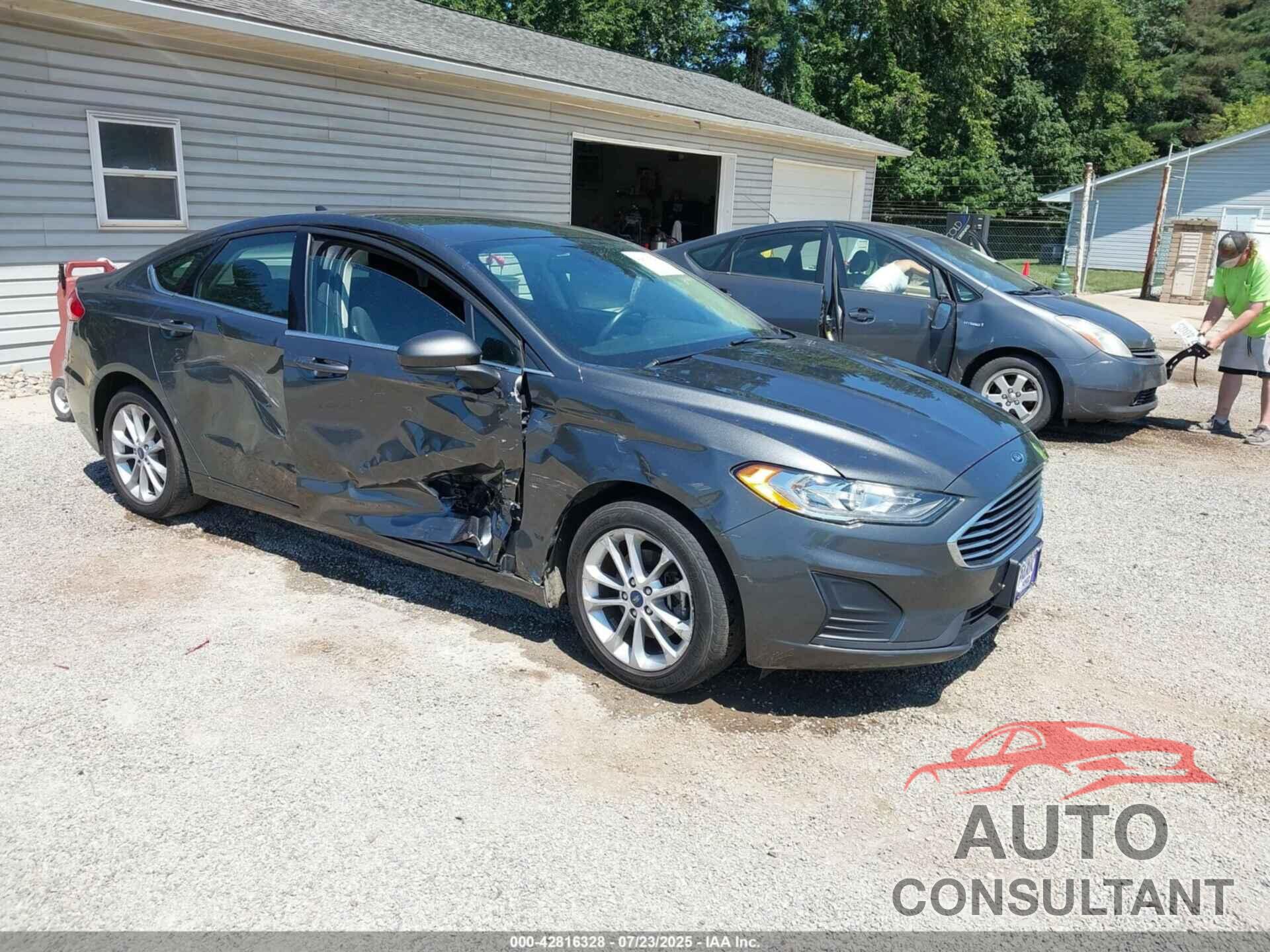 FORD FUSION HYBRID 2019 - 3FA6P0LU8KR286208