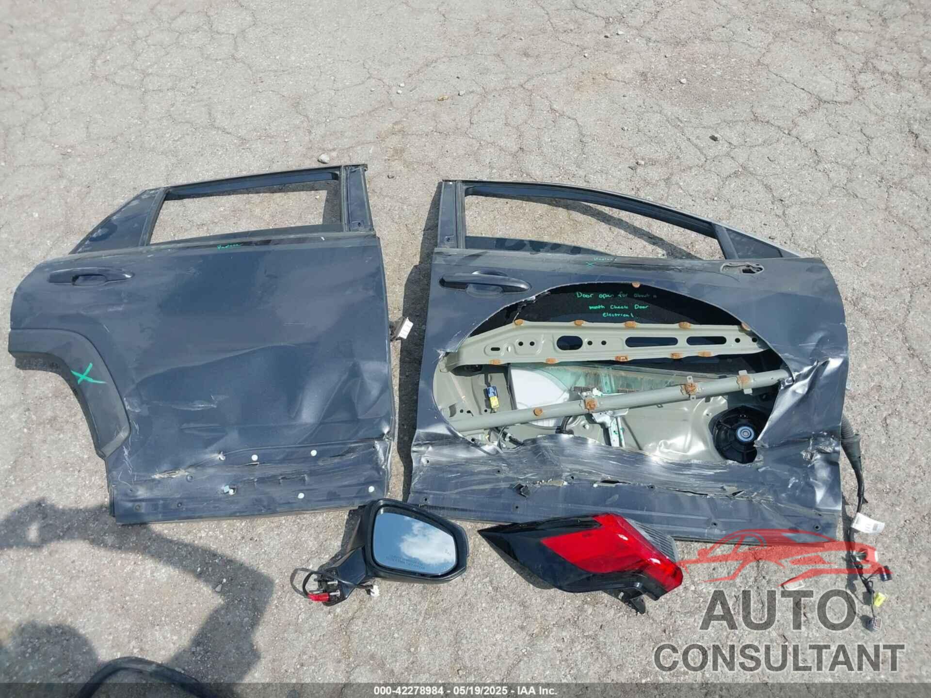 TOYOTA RAV4 2021 - 2T3W1RFV5MC092028