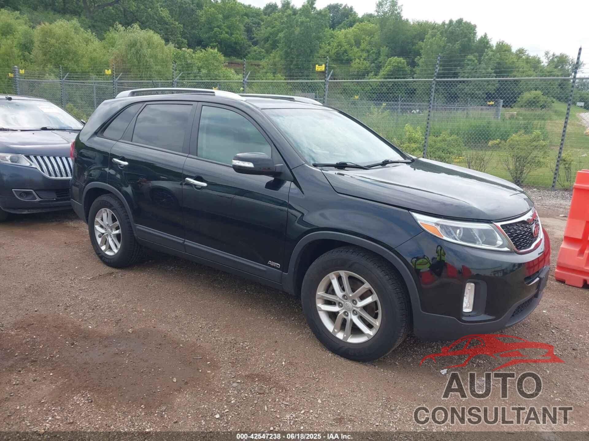 KIA SORENTO 2015 - 5XYKTCA63FG572431