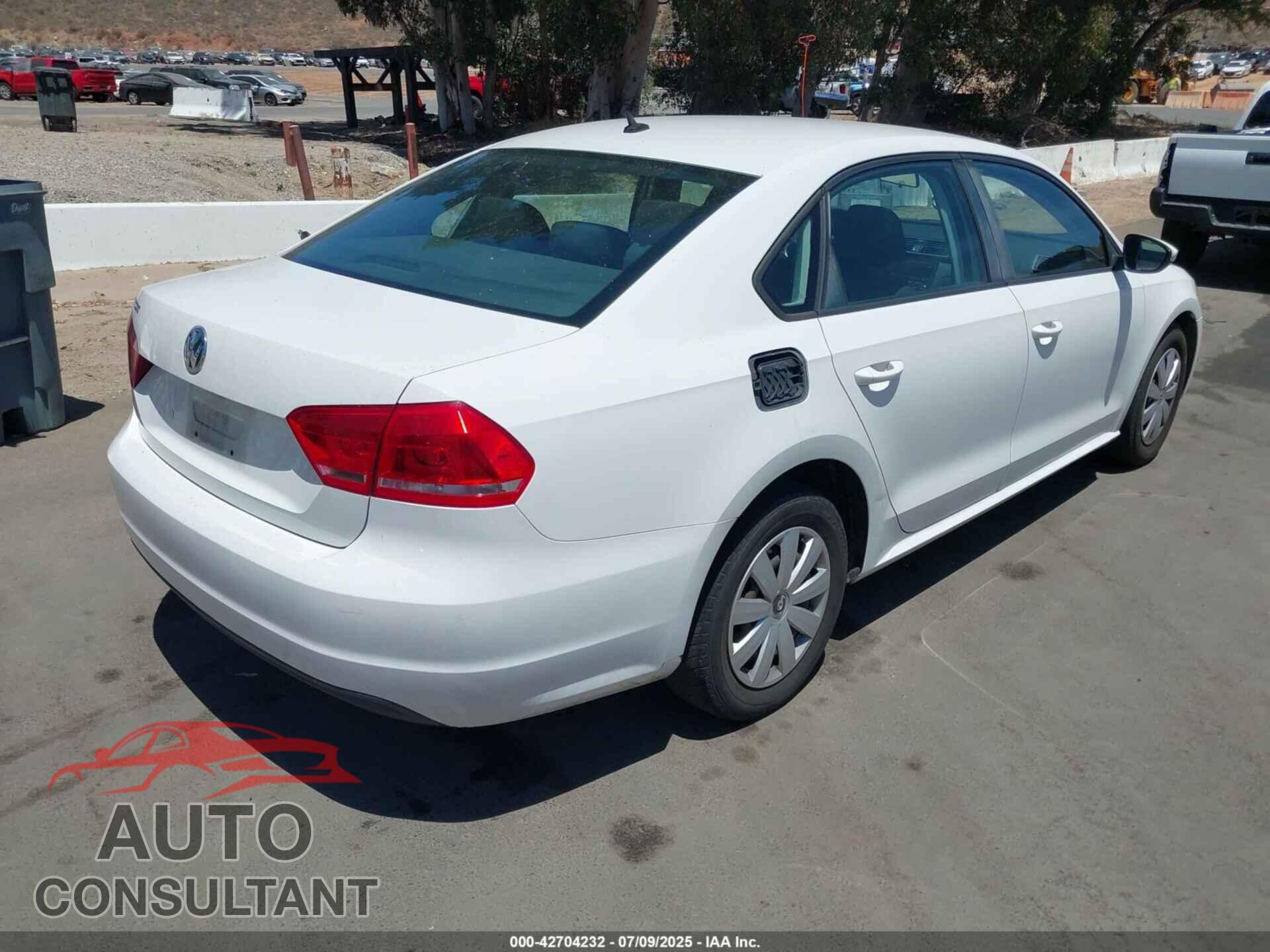 VOLKSWAGEN PASSAT 2012 - 1VWAP7A37CC041663