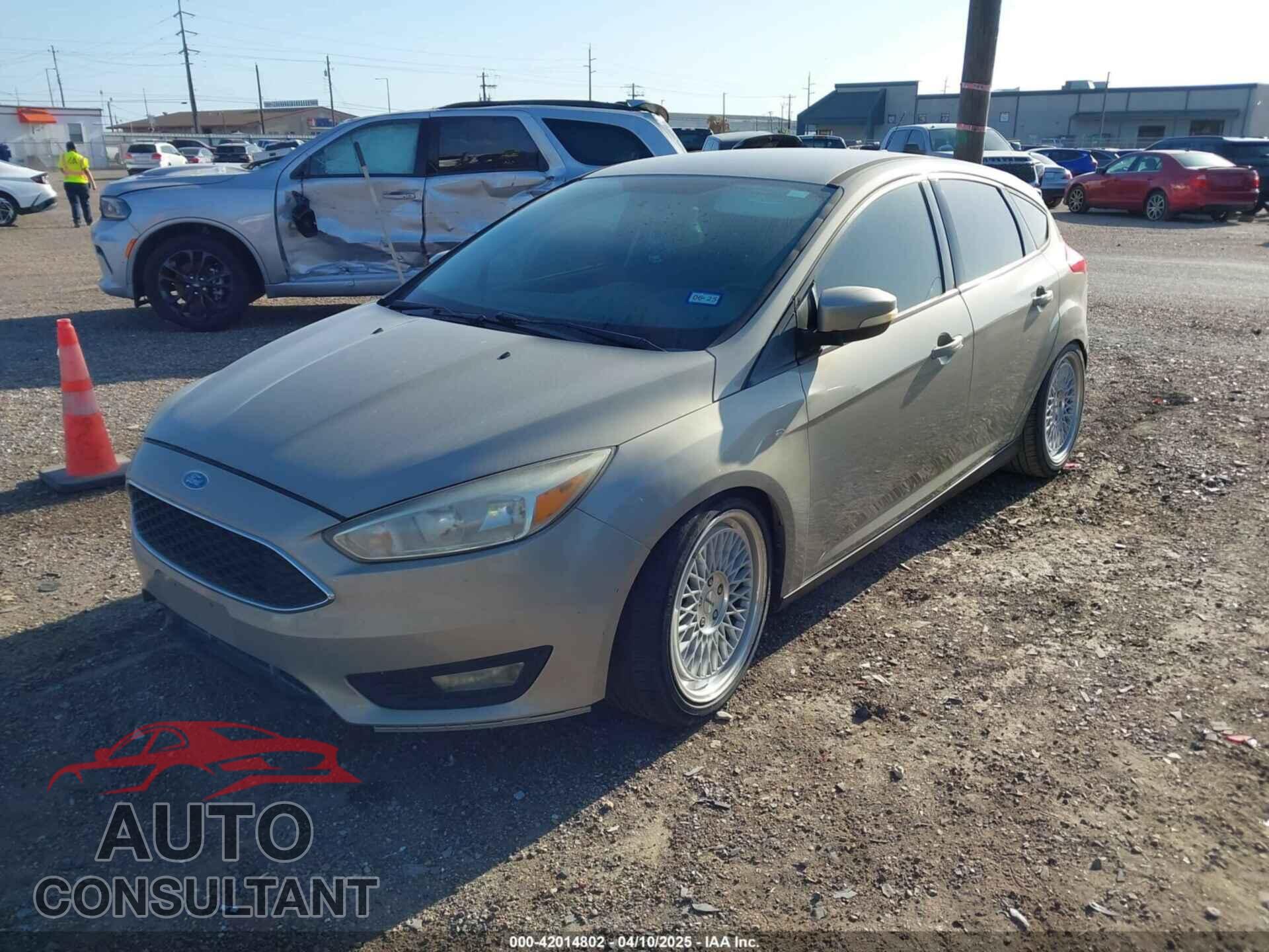 FORD FOCUS 2015 - 1FADP3K23FL261021