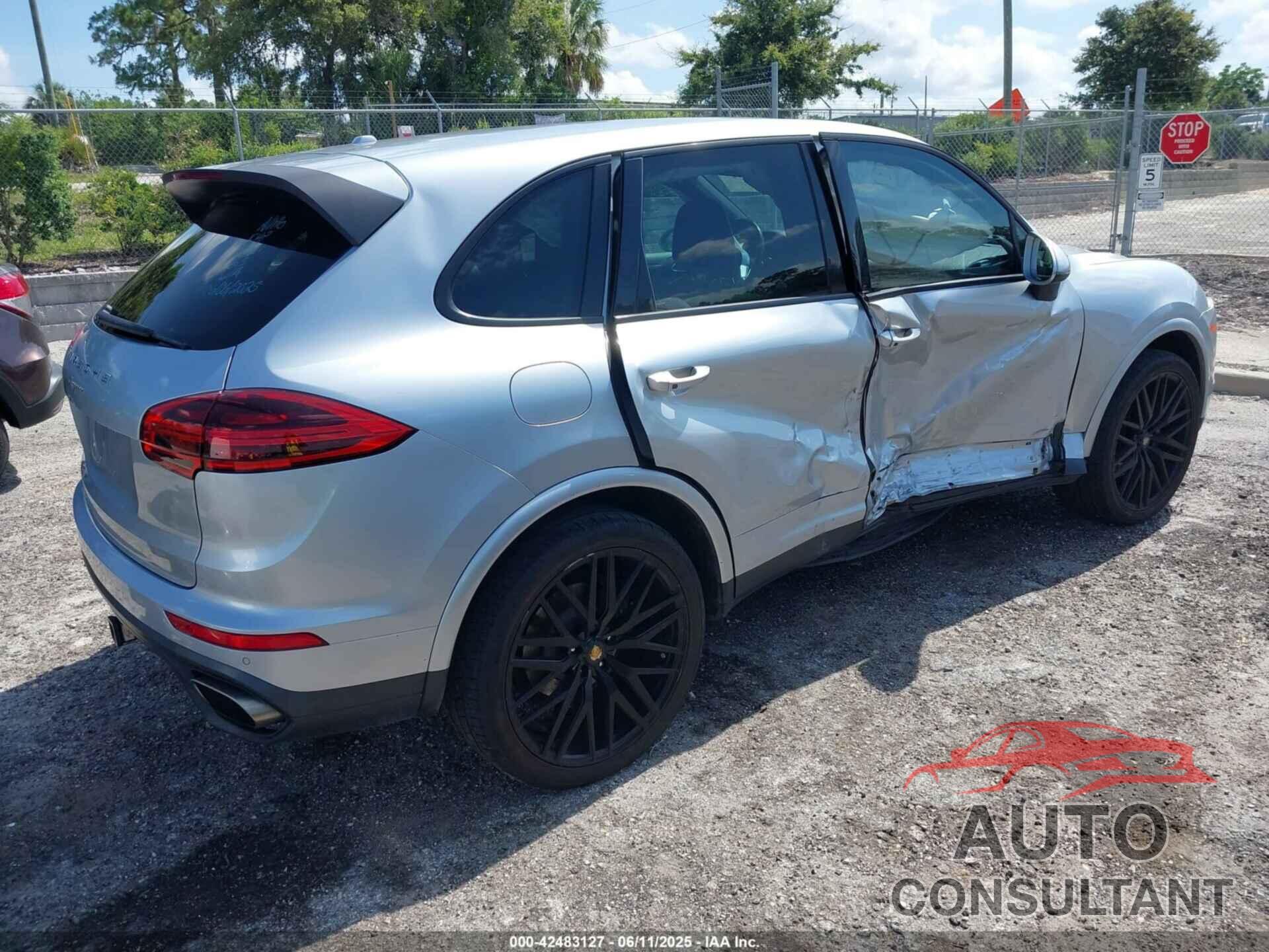 PORSCHE CAYENNE 2017 - WP1AA2A21HKA83921