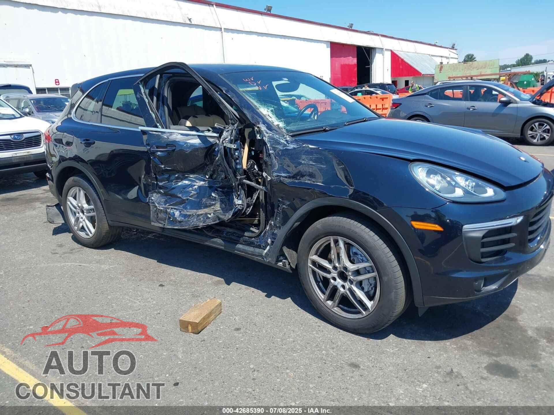 PORSCHE CAYENNE 2016 - WP1AA2A27GLA04079