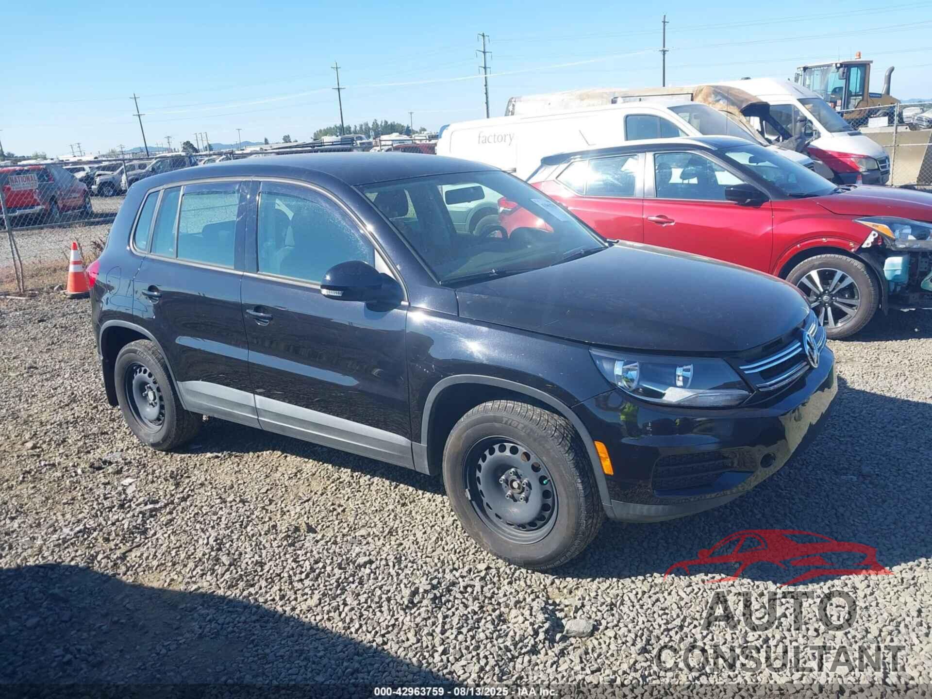 VOLKSWAGEN TIGUAN LIMITED 2018 - WVGAV7AX2JK001209