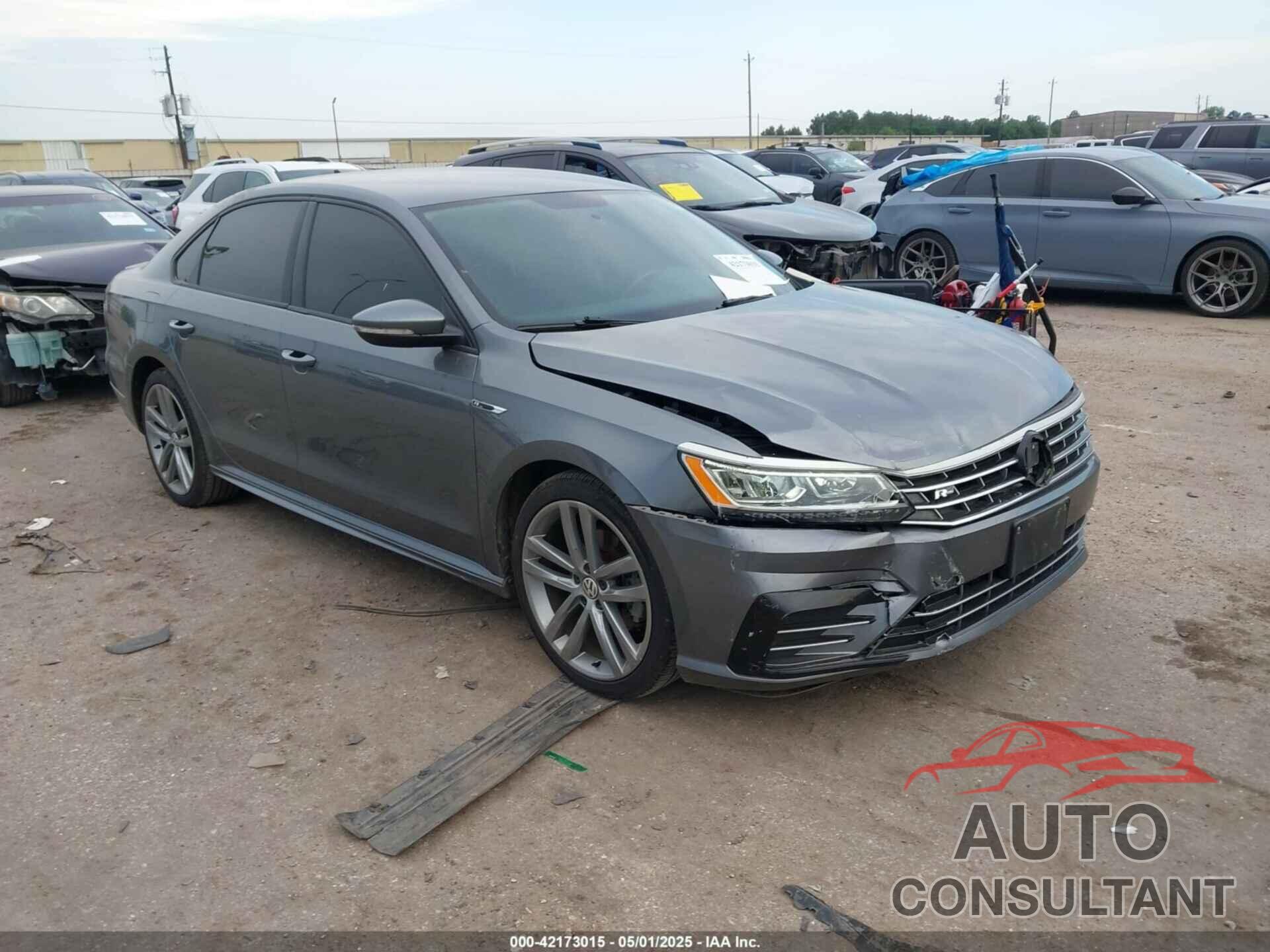 VOLKSWAGEN PASSAT 2018 - 1VWAA7A30JC015050
