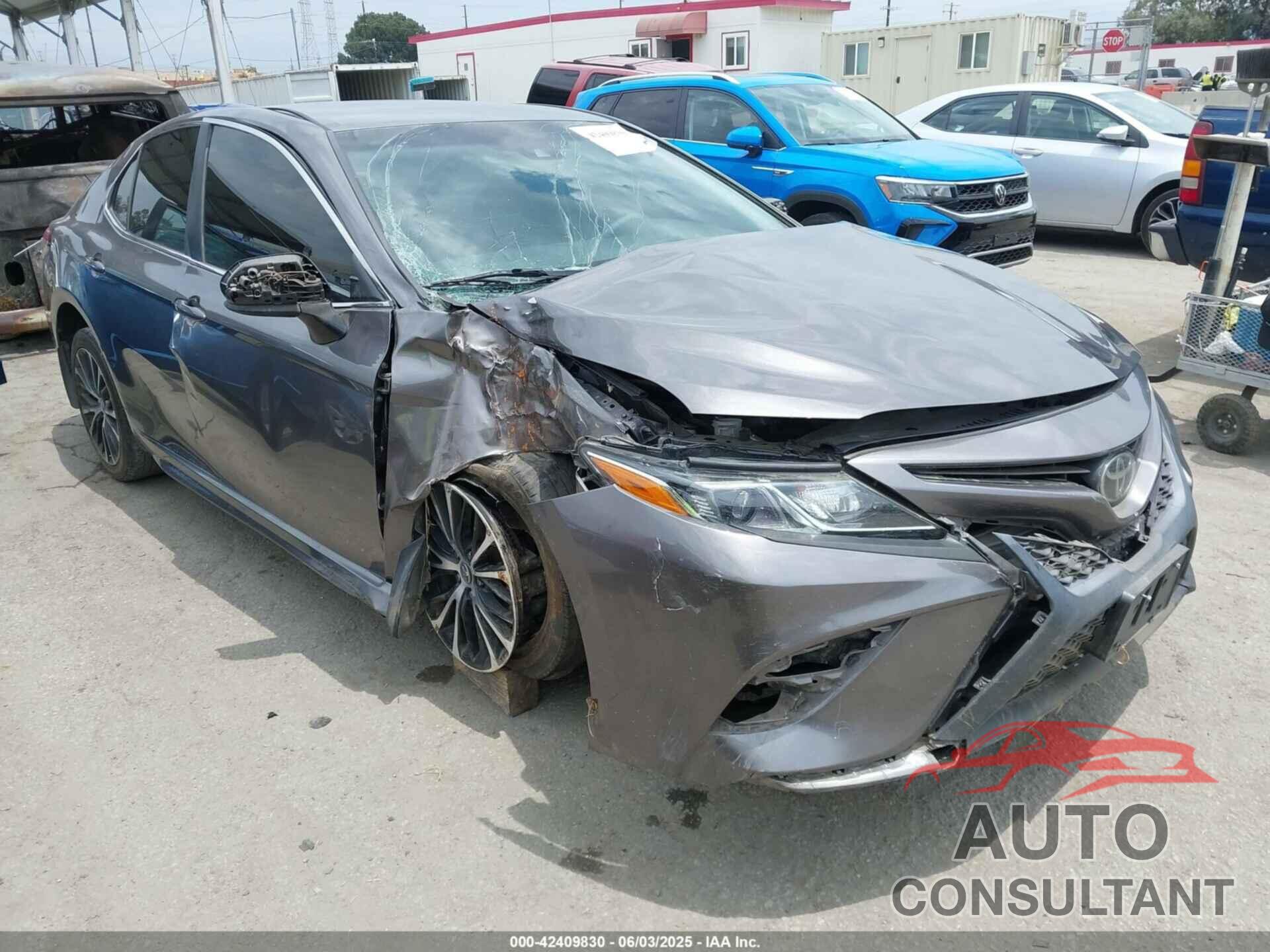 TOYOTA CAMRY 2018 - 4T1B11HK1JU543560