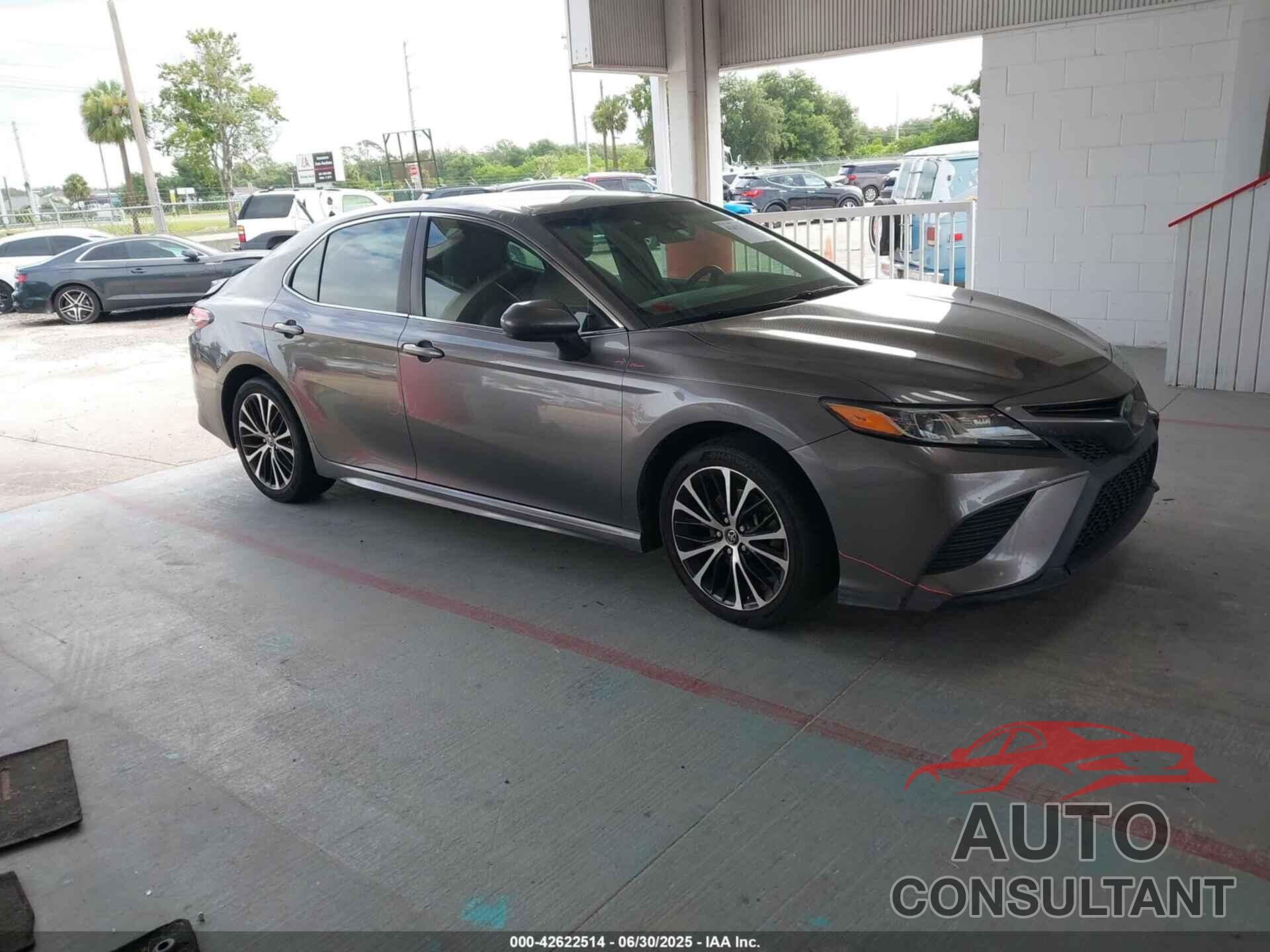 TOYOTA CAMRY 2018 - 4T1B11HK1JU580057