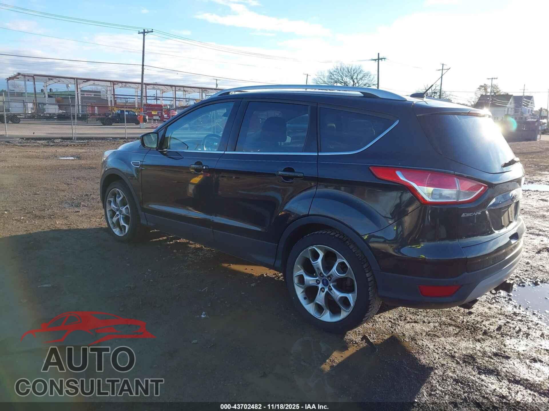 FORD ESCAPE 2015 - 1FMCU9J90FUA76687