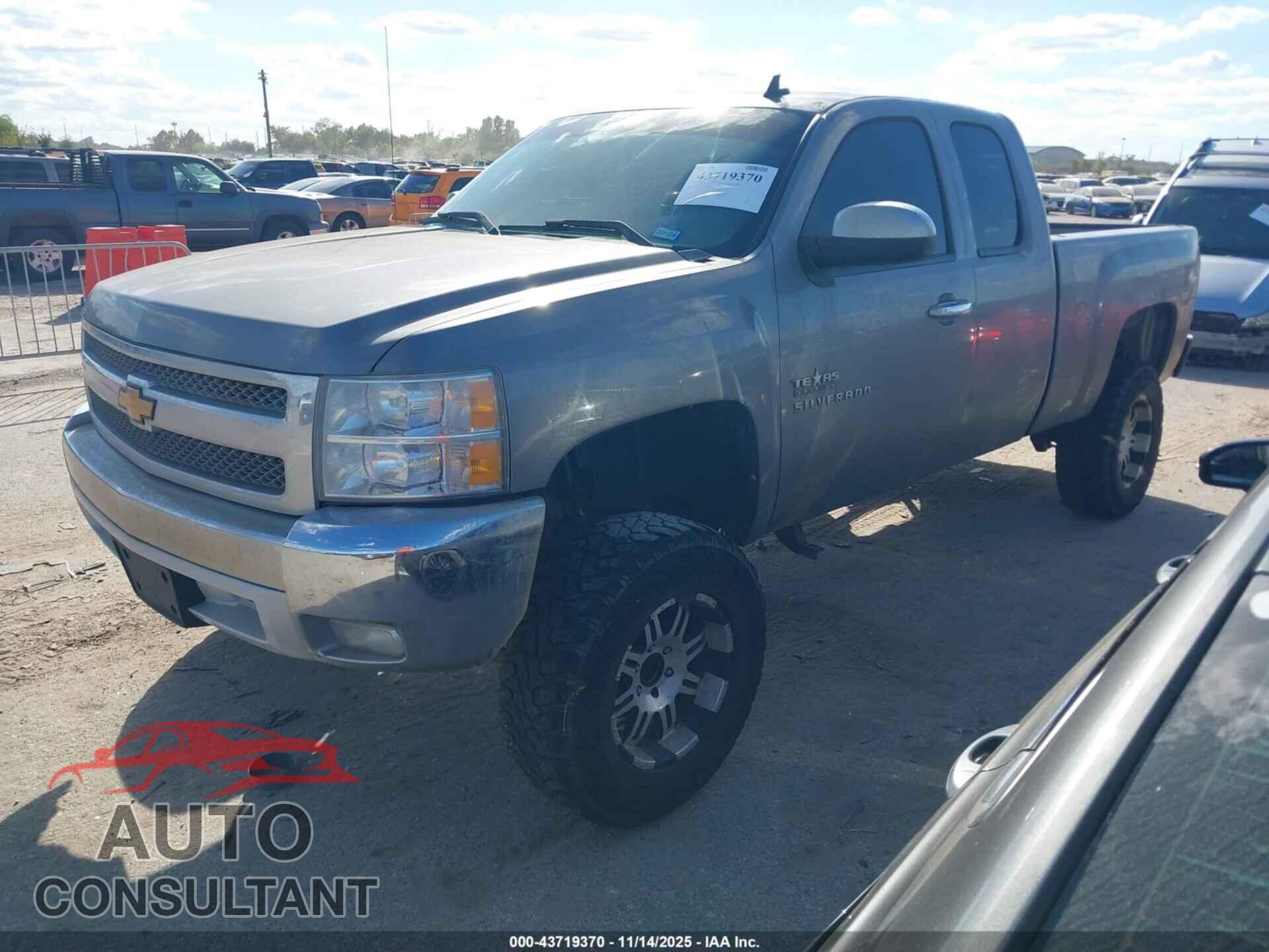 CHEVROLET SILVERADO 1500 2013 - 1GCRCSE02DZ103473