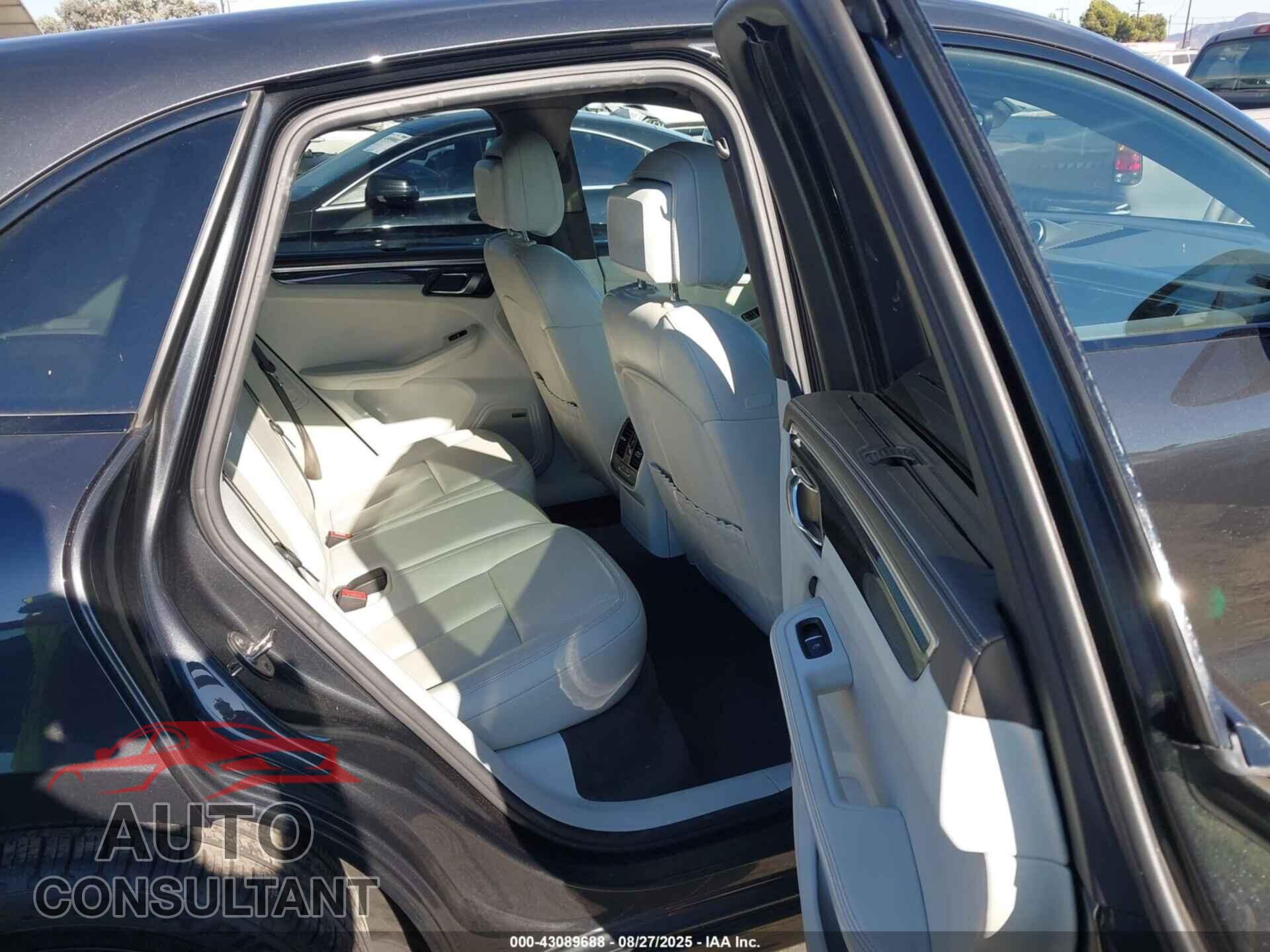 PORSCHE MACAN 2017 - WP1AG2A52HLB52036