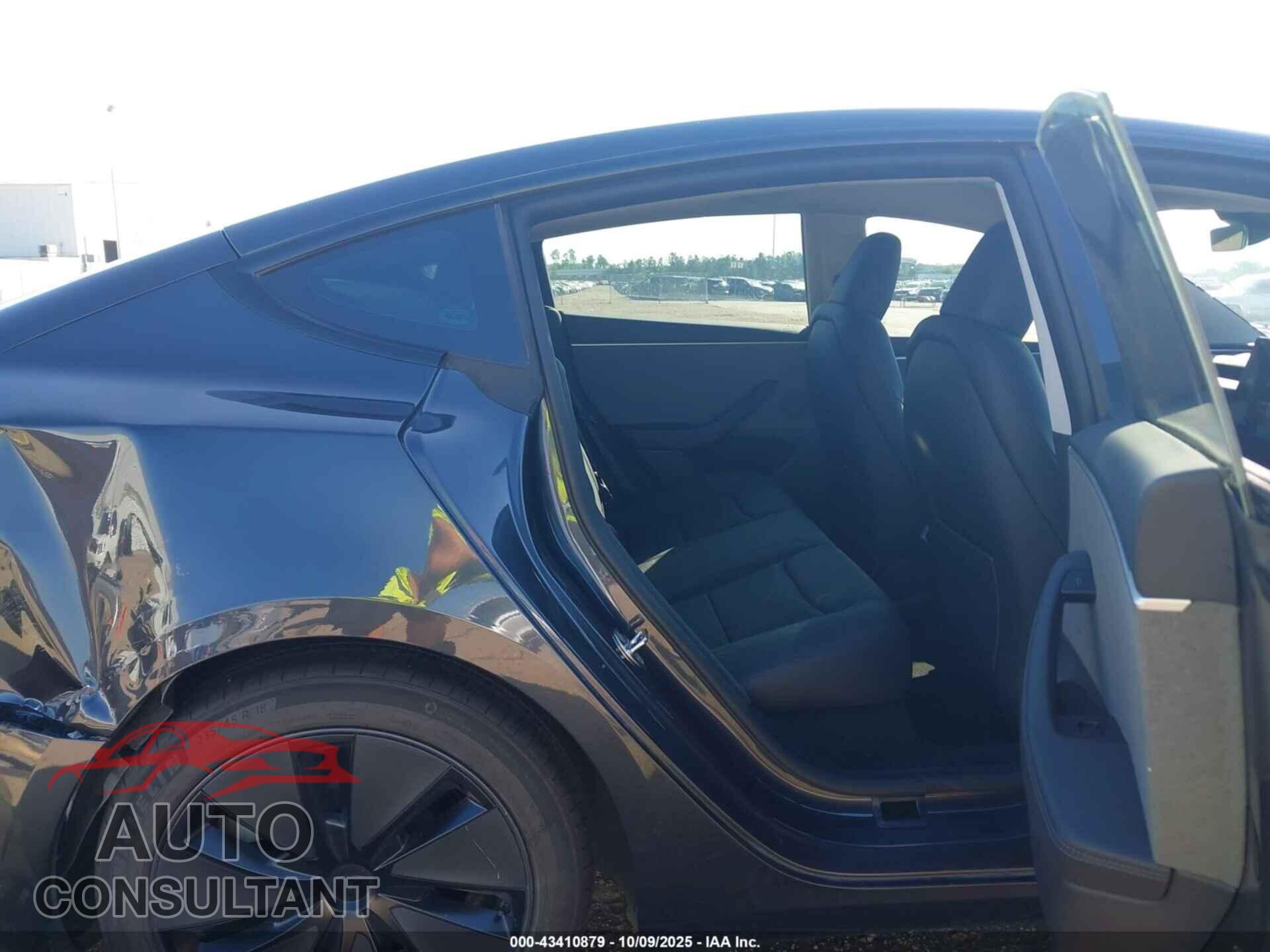 TESLA MODEL 3 2024 - 5YJ3E1EA8RF860832
