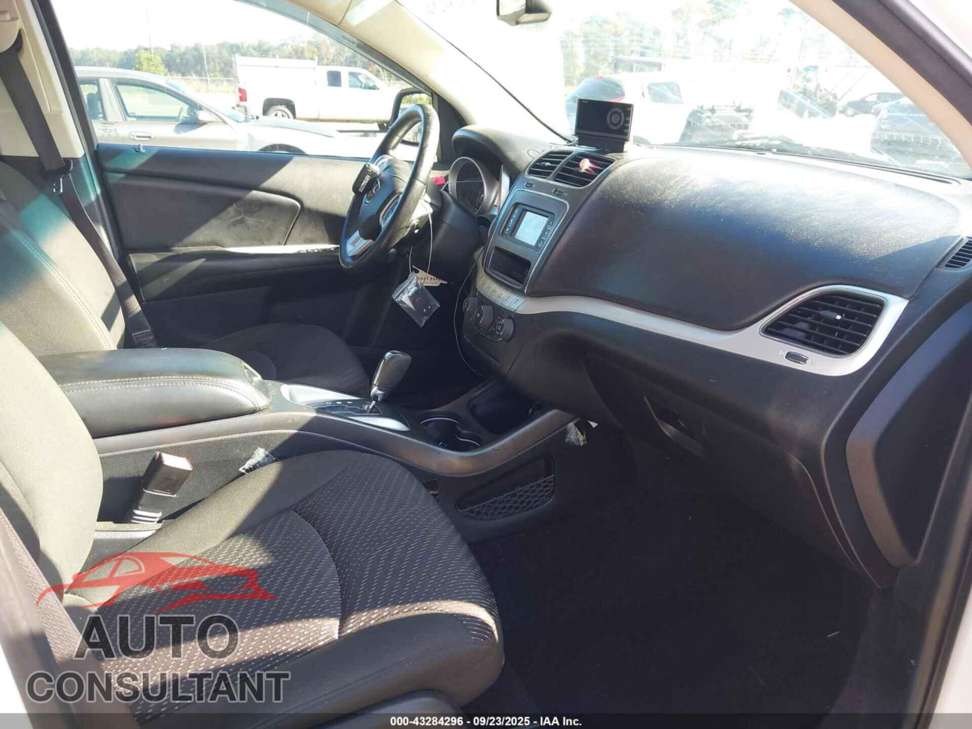 DODGE JOURNEY 2015 - 3C4PDCAB4FT720305