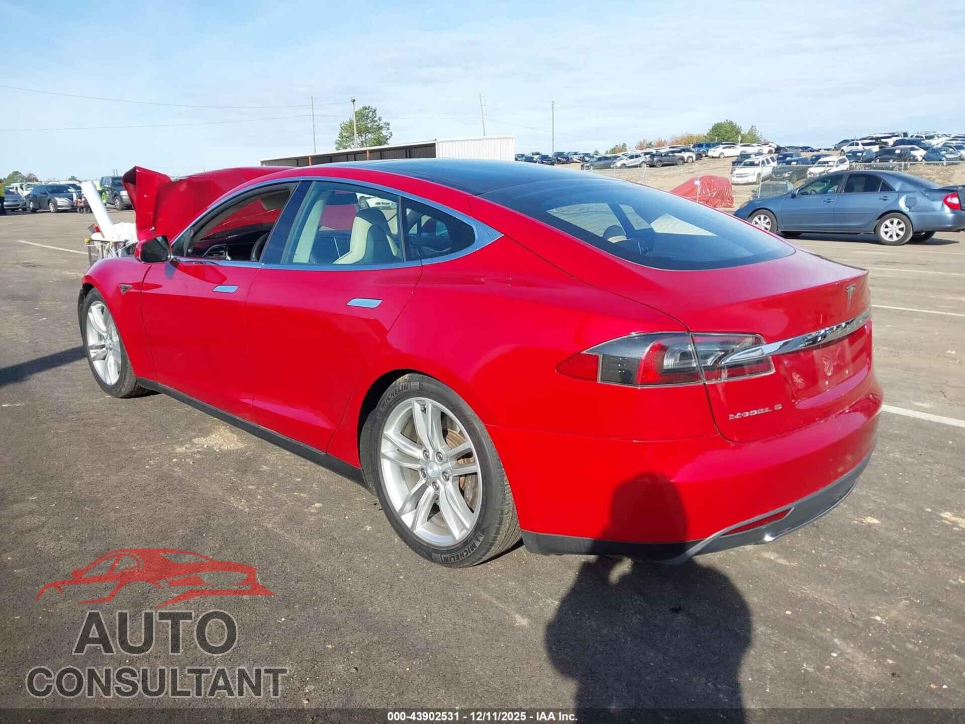 TESLA MODEL S 2013 - 5YJSA1CP9DFP16407
