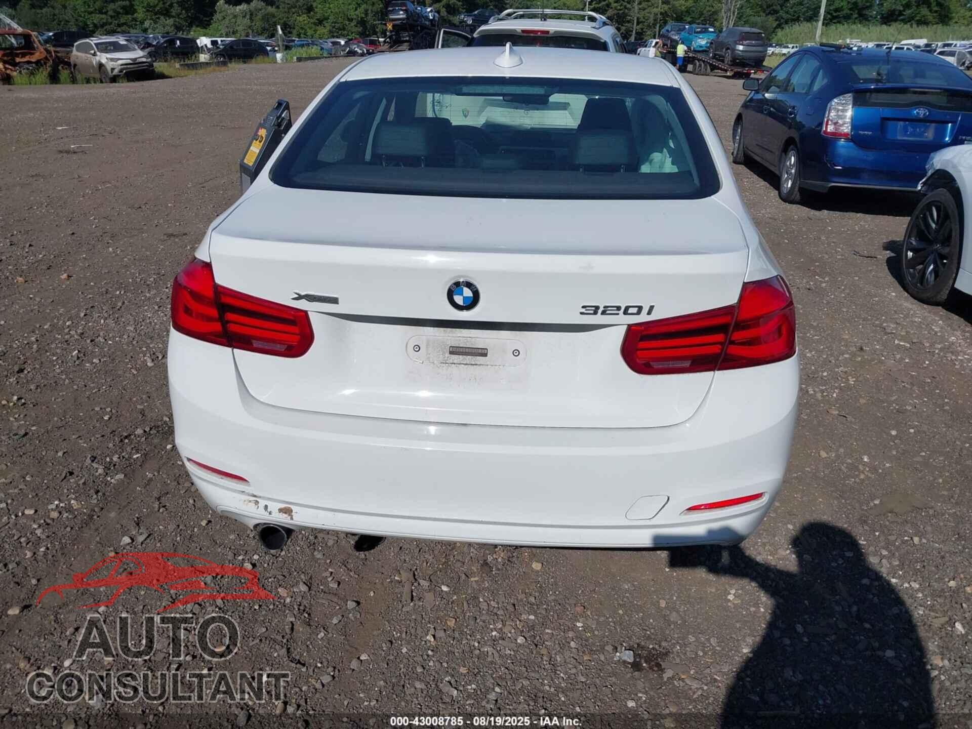 BMW 320I 2016 - WBA8E5G57GNU22179