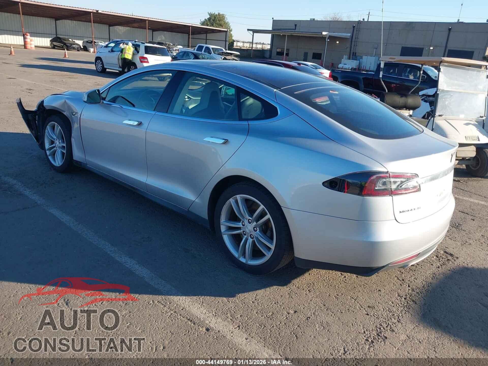 TESLA MODEL S 2013 - 5YJSA1DN8DFP04438