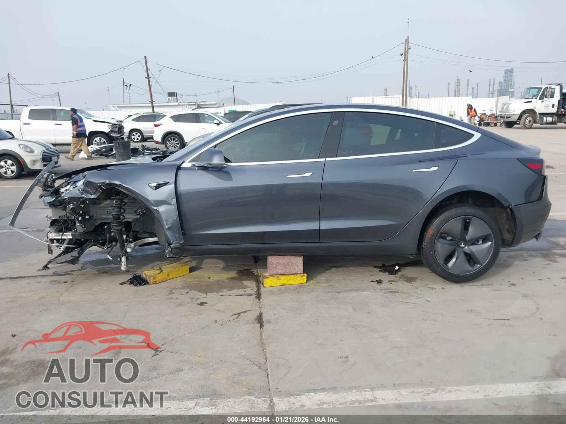 TESLA MODEL 3 2018 - 5YJ3E1EA8JF040075