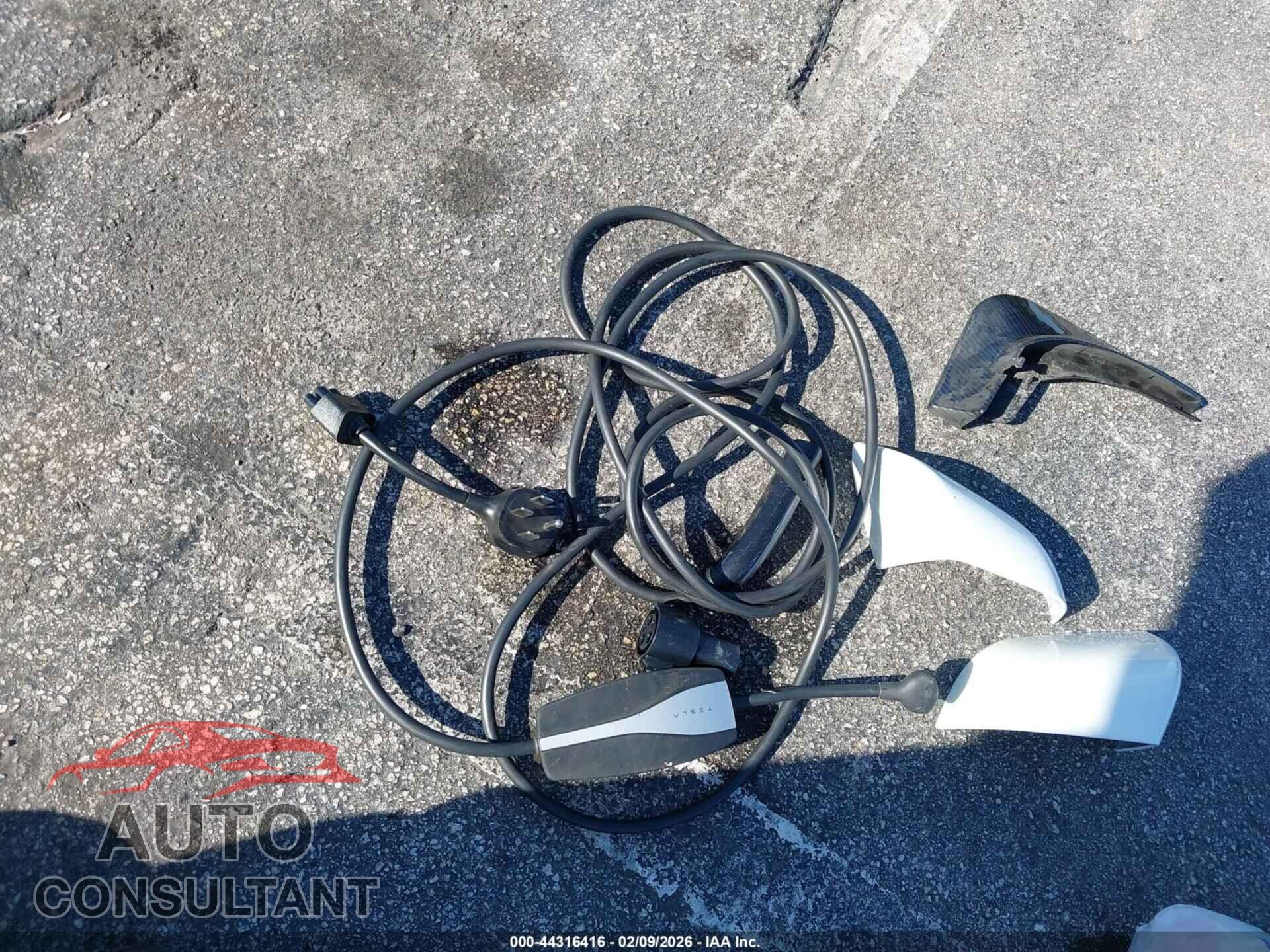 TESLA MODEL 3 2021 - 5YJ3E1EA4MF090931