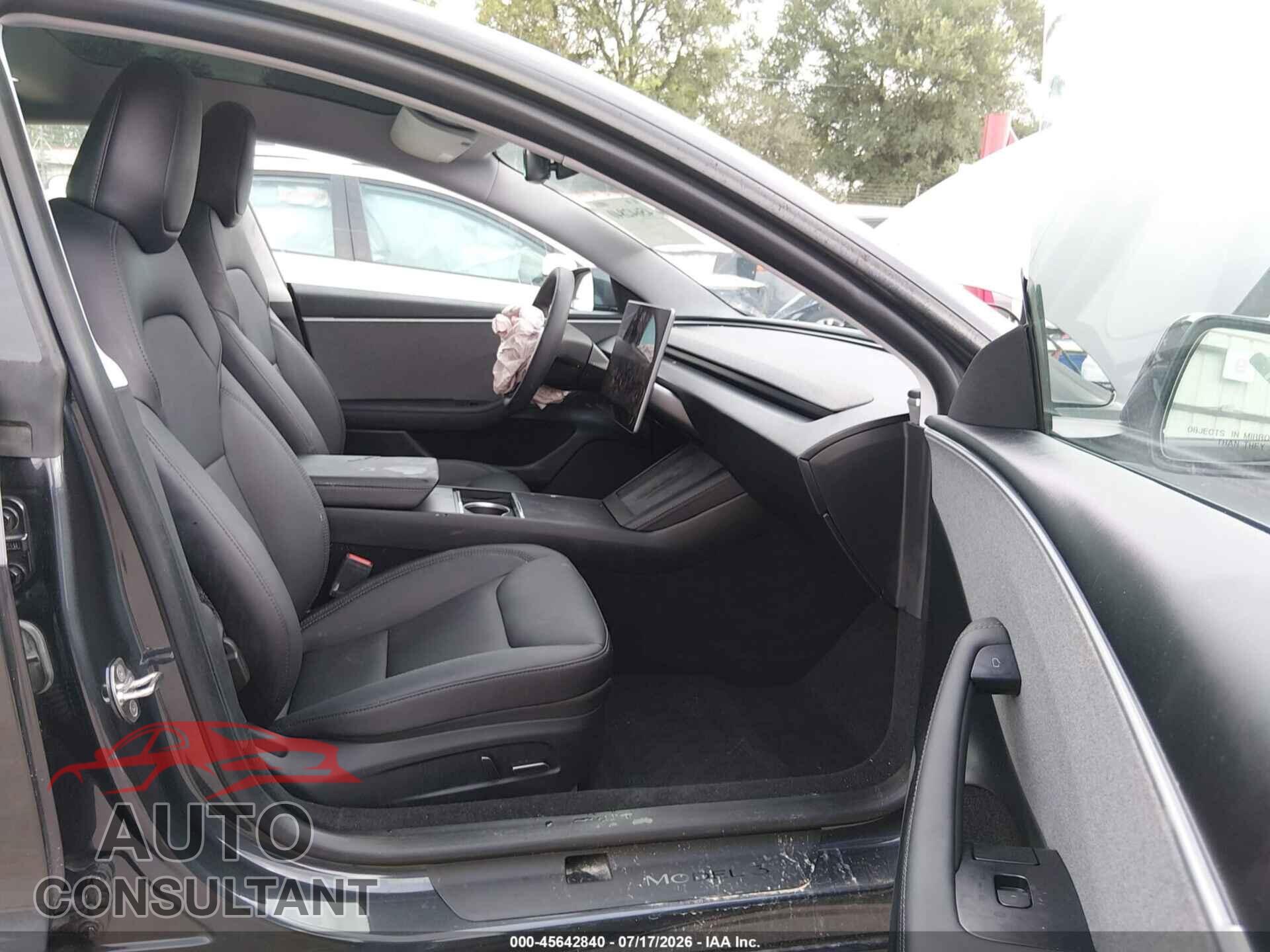 TESLA MODEL 3 2024 - 5YJ3E1EA0RF718796