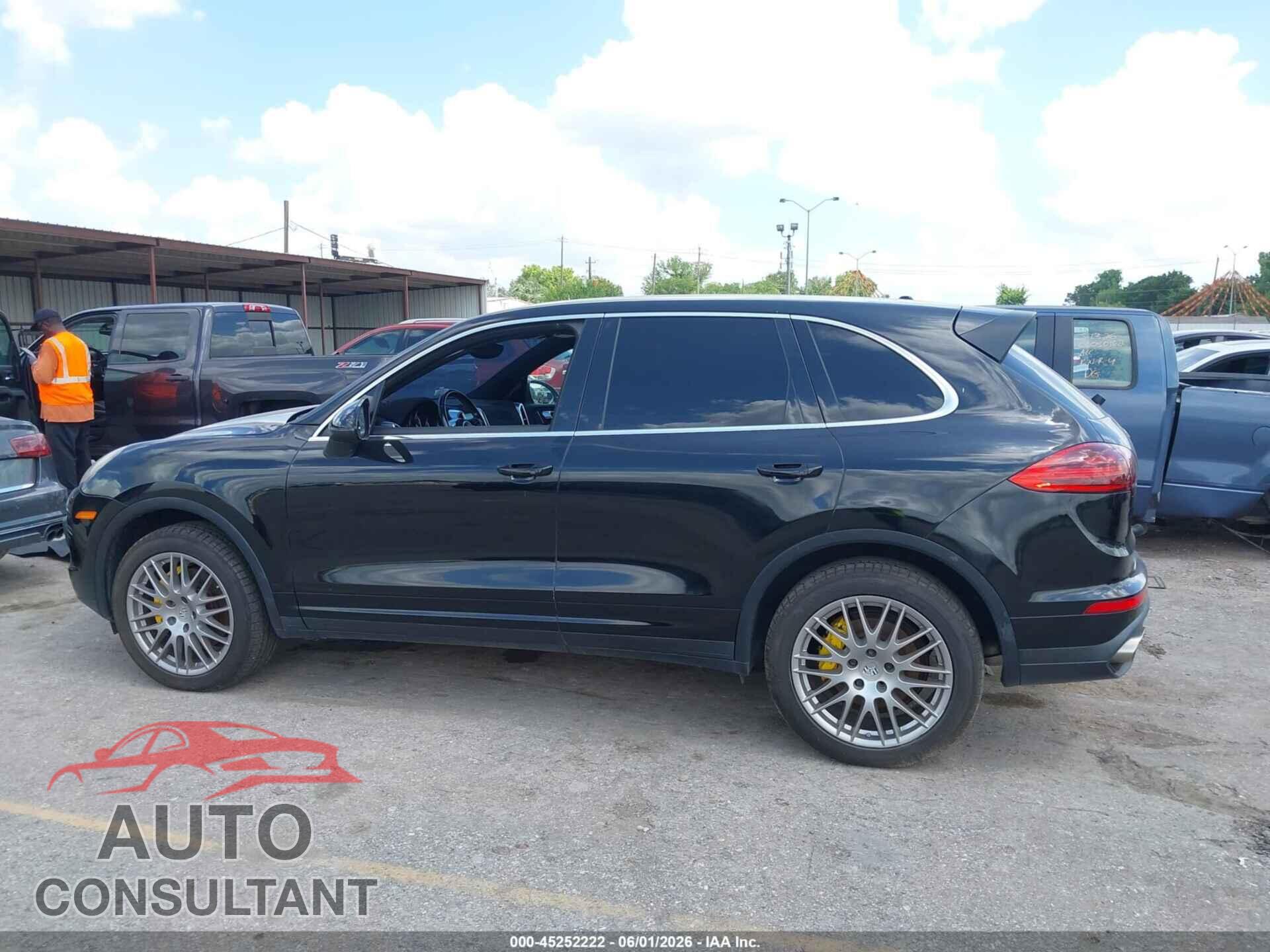 PORSCHE CAYENNE 2018 - WP1AA2A29JKA00497
