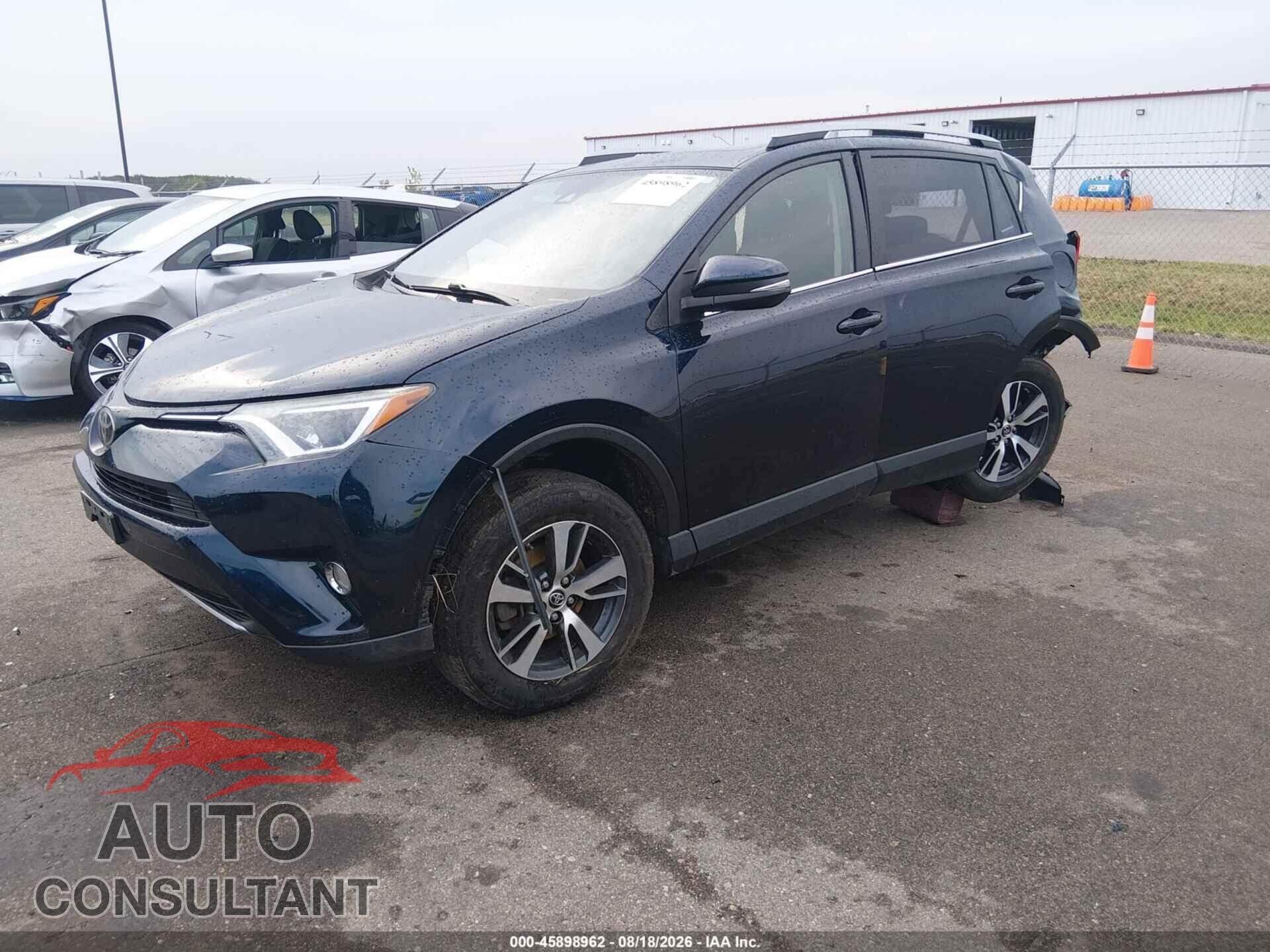 TOYOTA RAV4 2017 - JTMRFREV4HJ106830
