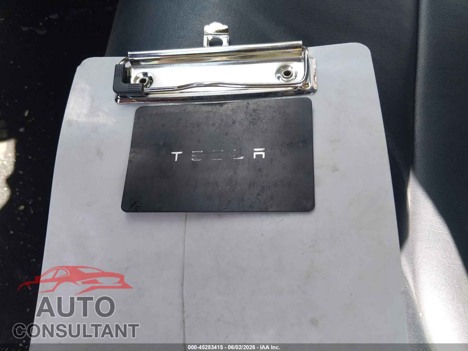 TESLA MODEL Y 2021 - 5YJYGDEEXMF140302