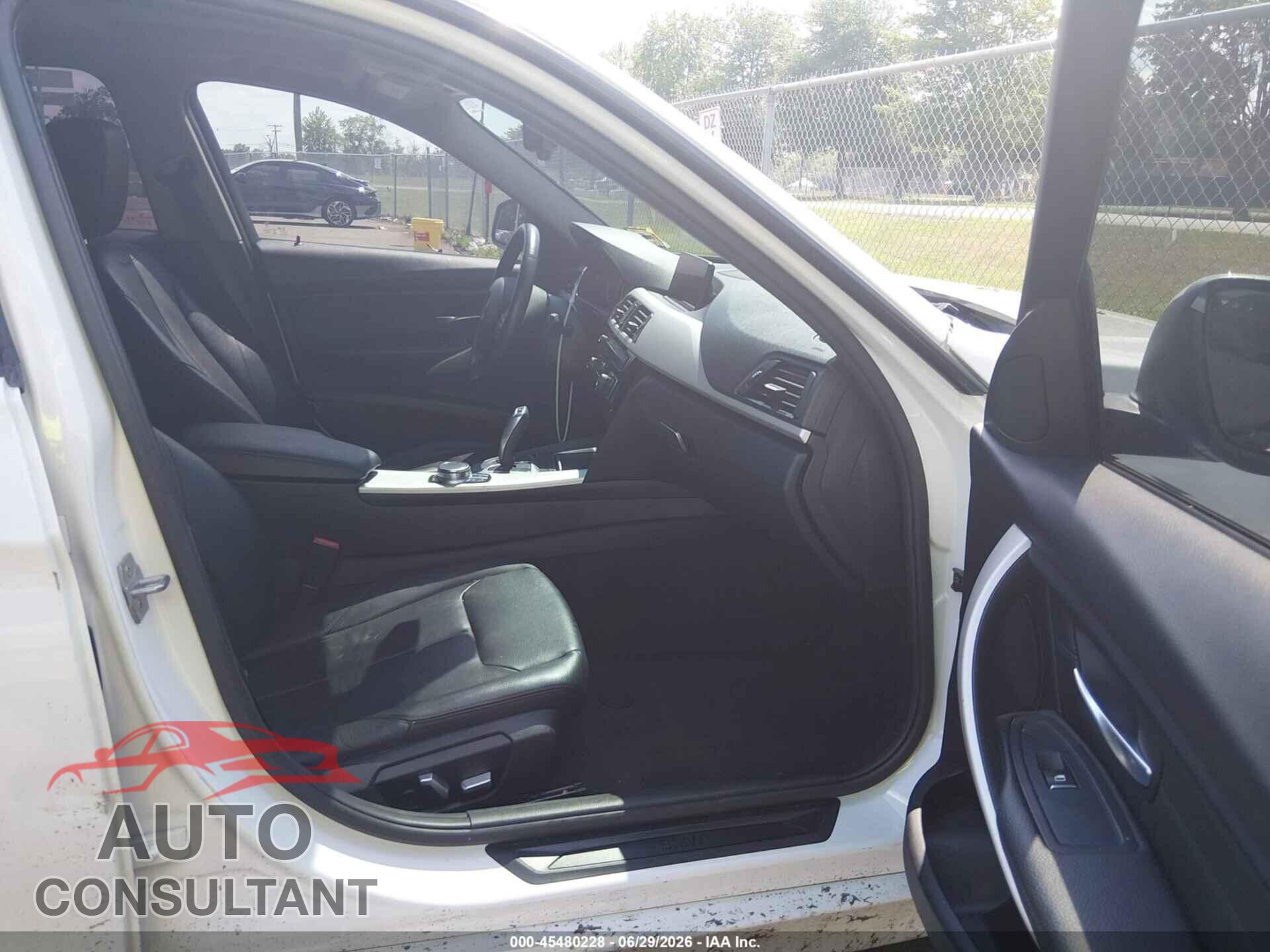 BMW 320I 2017 - WBA8E5G30HNU44878