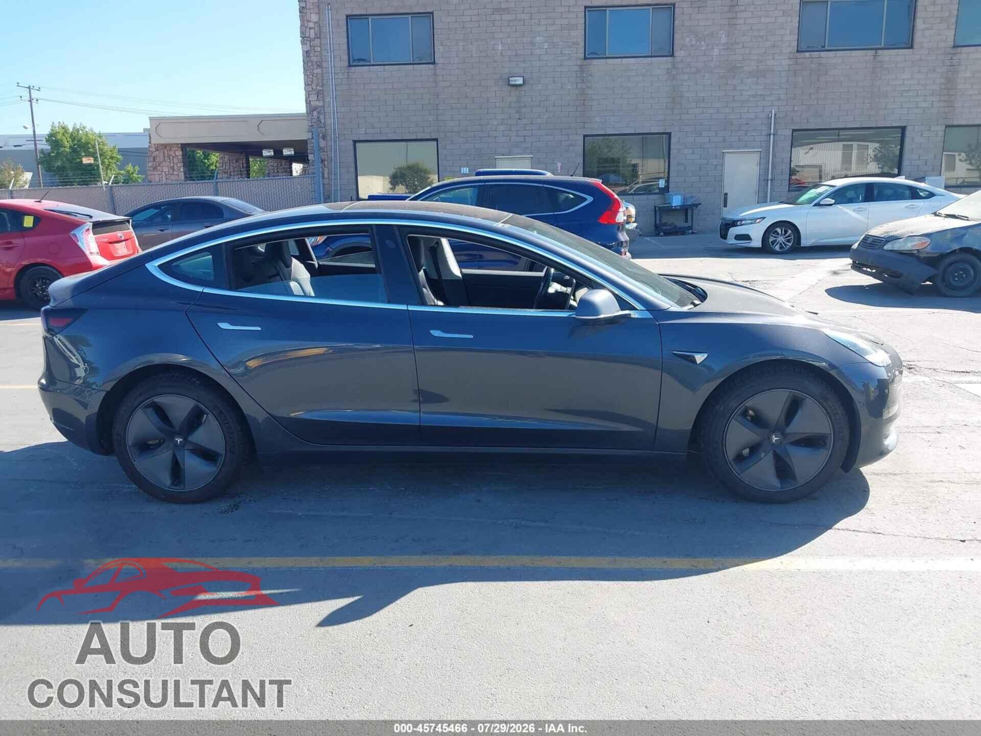 TESLA MODEL 3 2018 - 5YJ3E1EA8JF051027