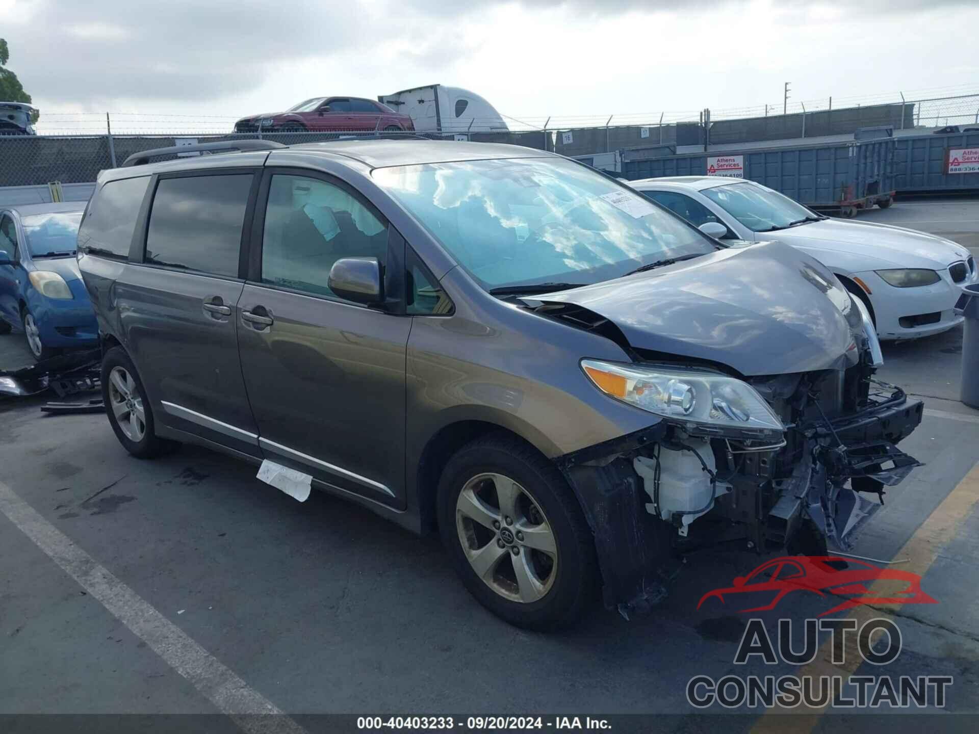 TOYOTA SIENNA 2019 - 5TDKZ3DC2KS019945