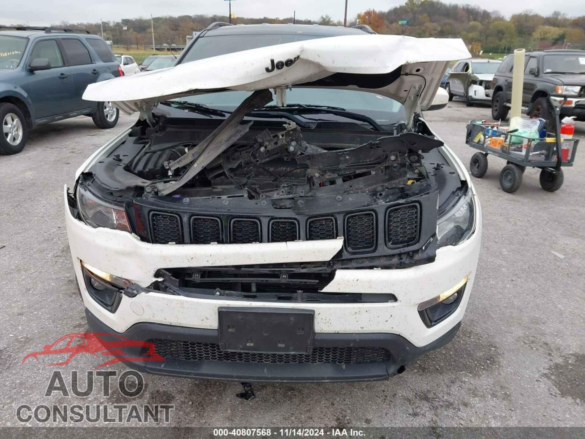 JEEP COMPASS 2018 - 3C4NJDBB3JT325528